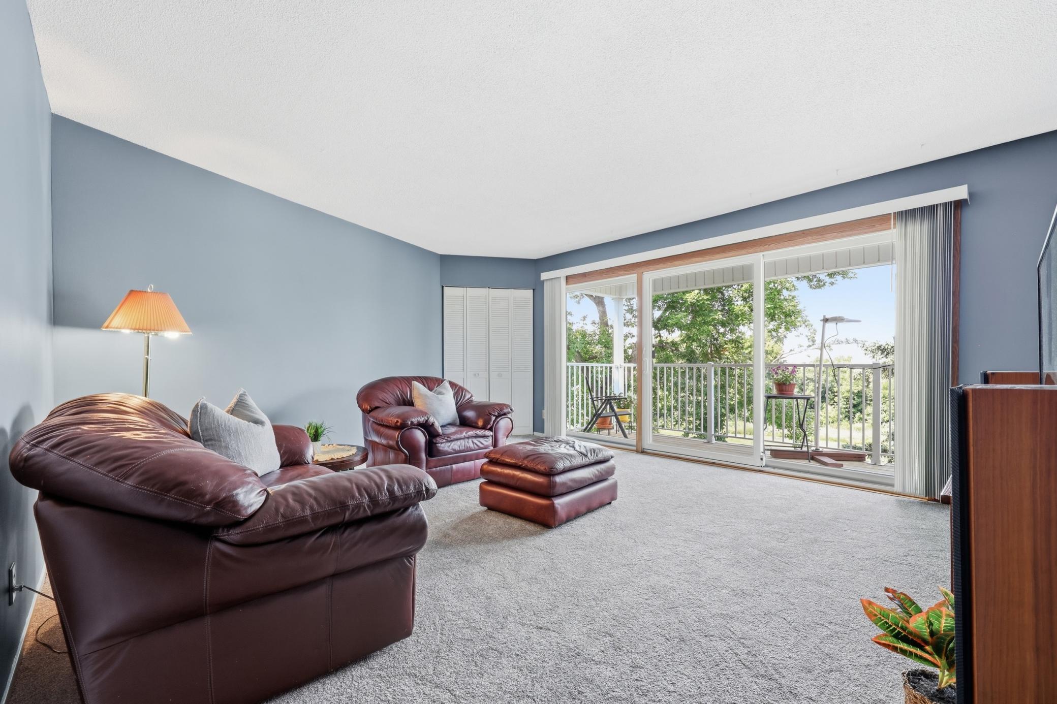 122 Demont Avenue E 370 Property Photo 1