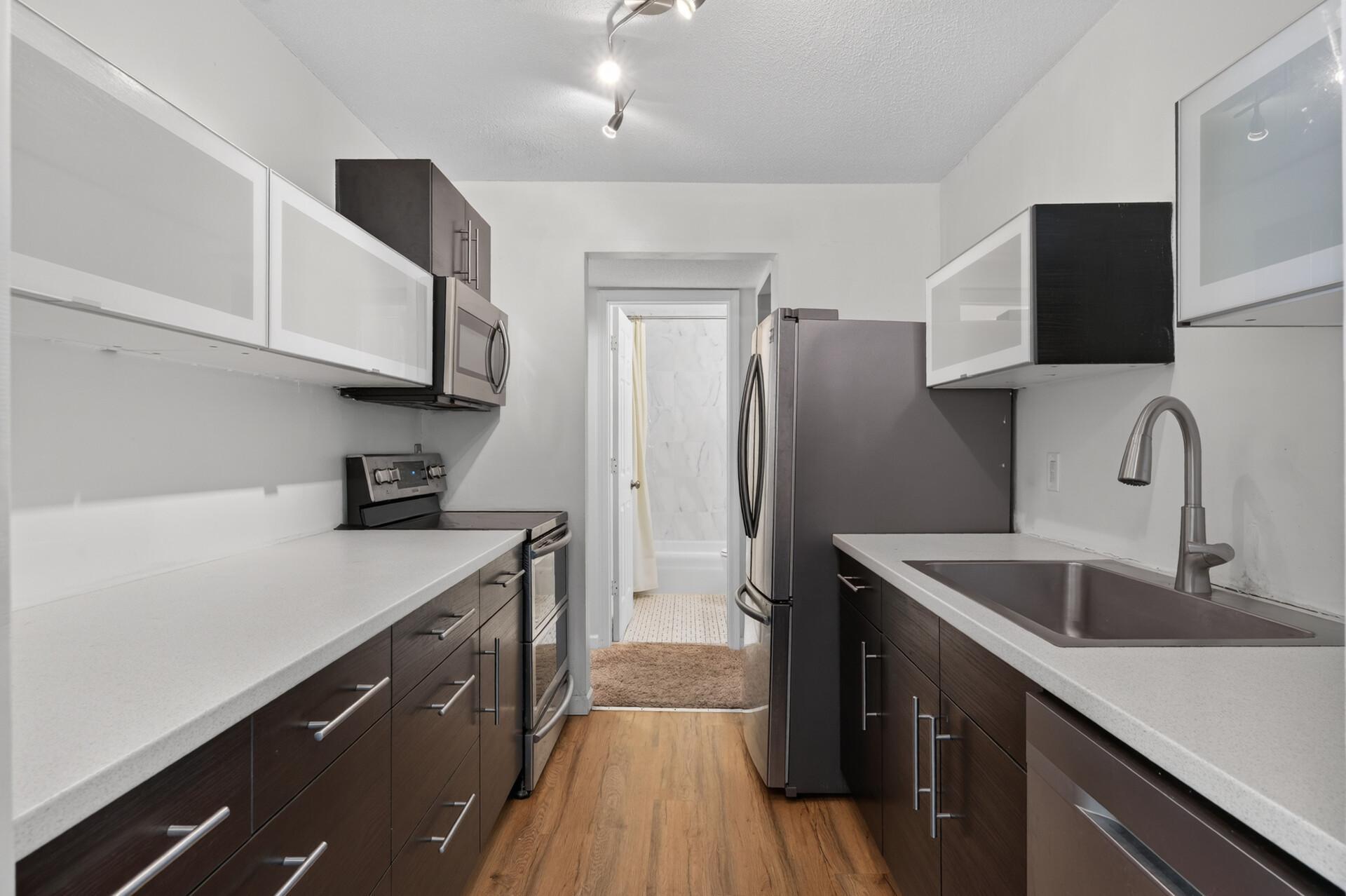 132 Demont Avenue E 232 Property Photo 6