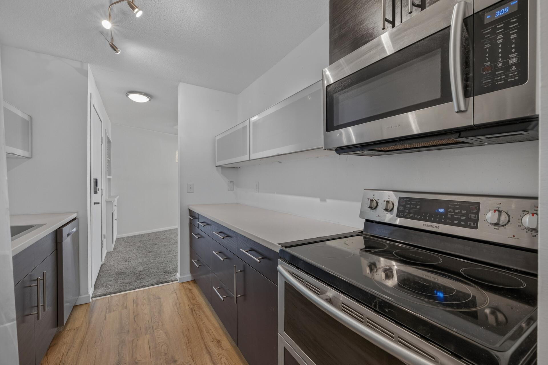 132 Demont Avenue E 232 Property Photo 7