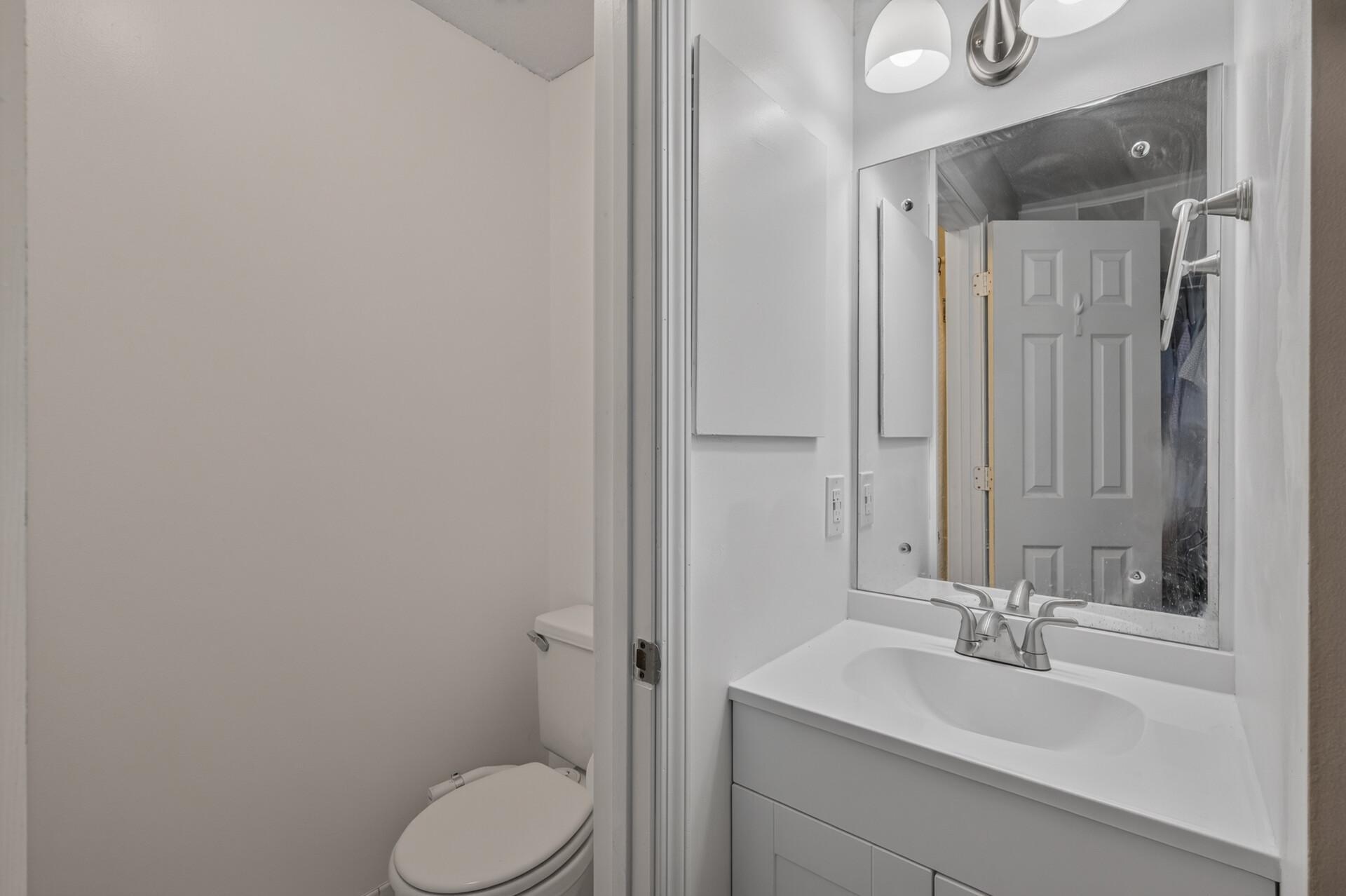 132 Demont Avenue E 232 Property Photo 11