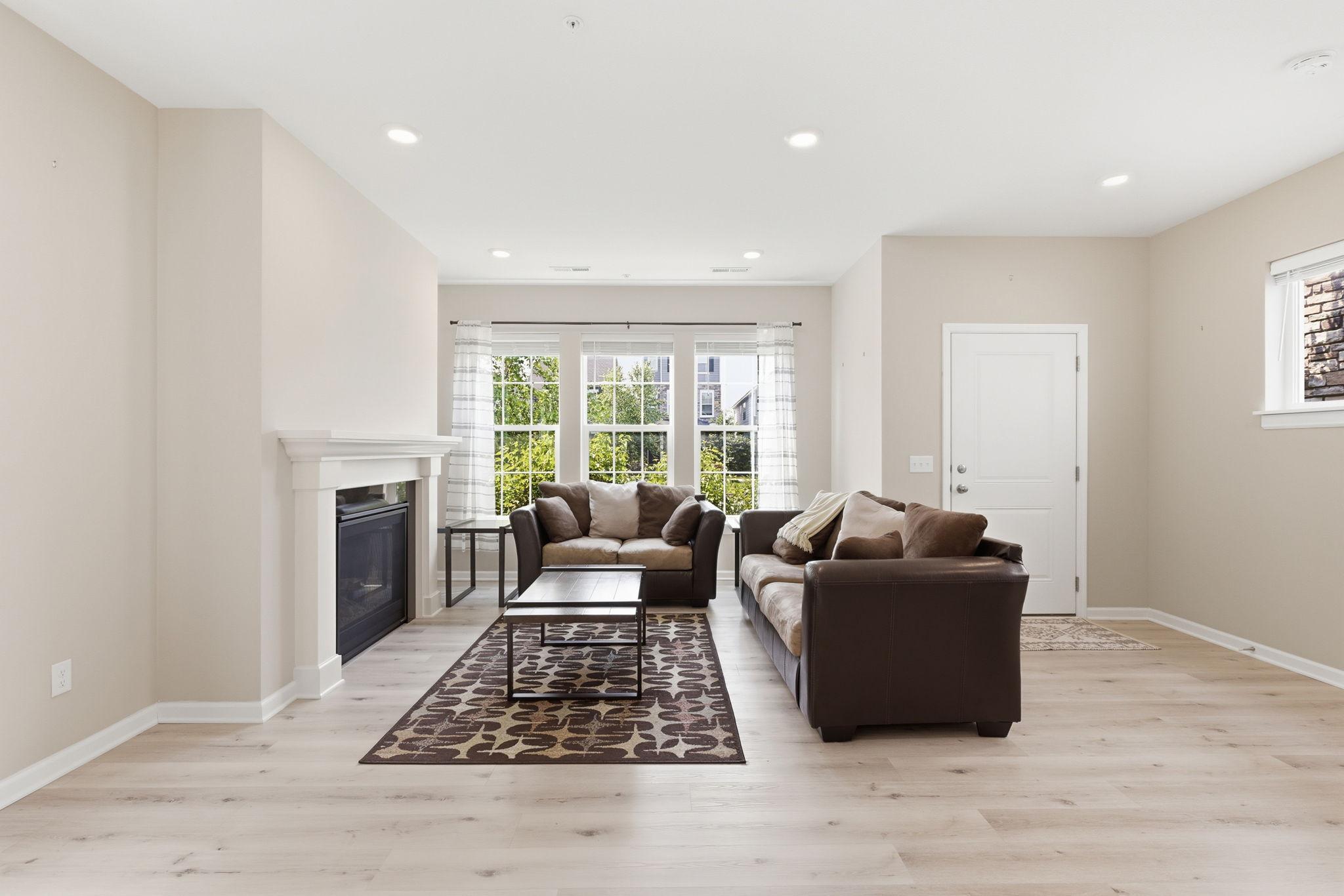 304 Rum River Way Property Photo 5
