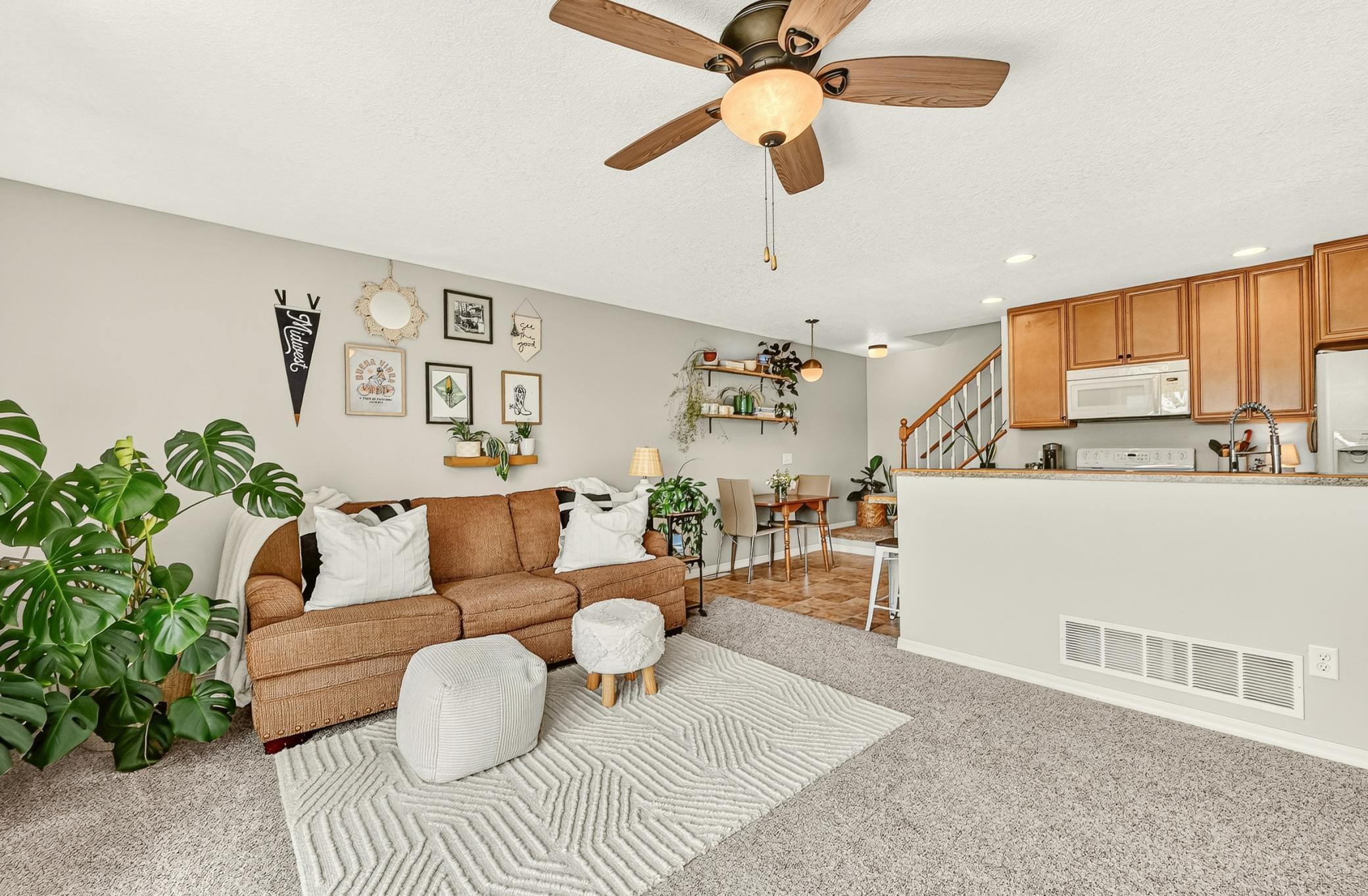 687 Shardlow Place Ne Property Photo 3