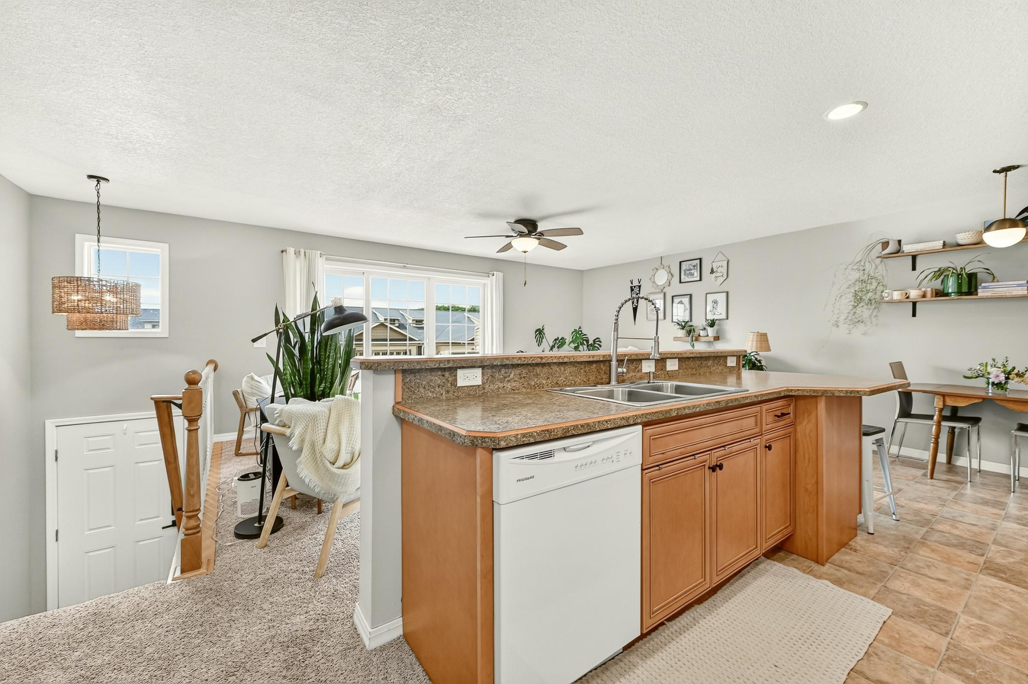 687 Shardlow Place Ne Property Photo 6