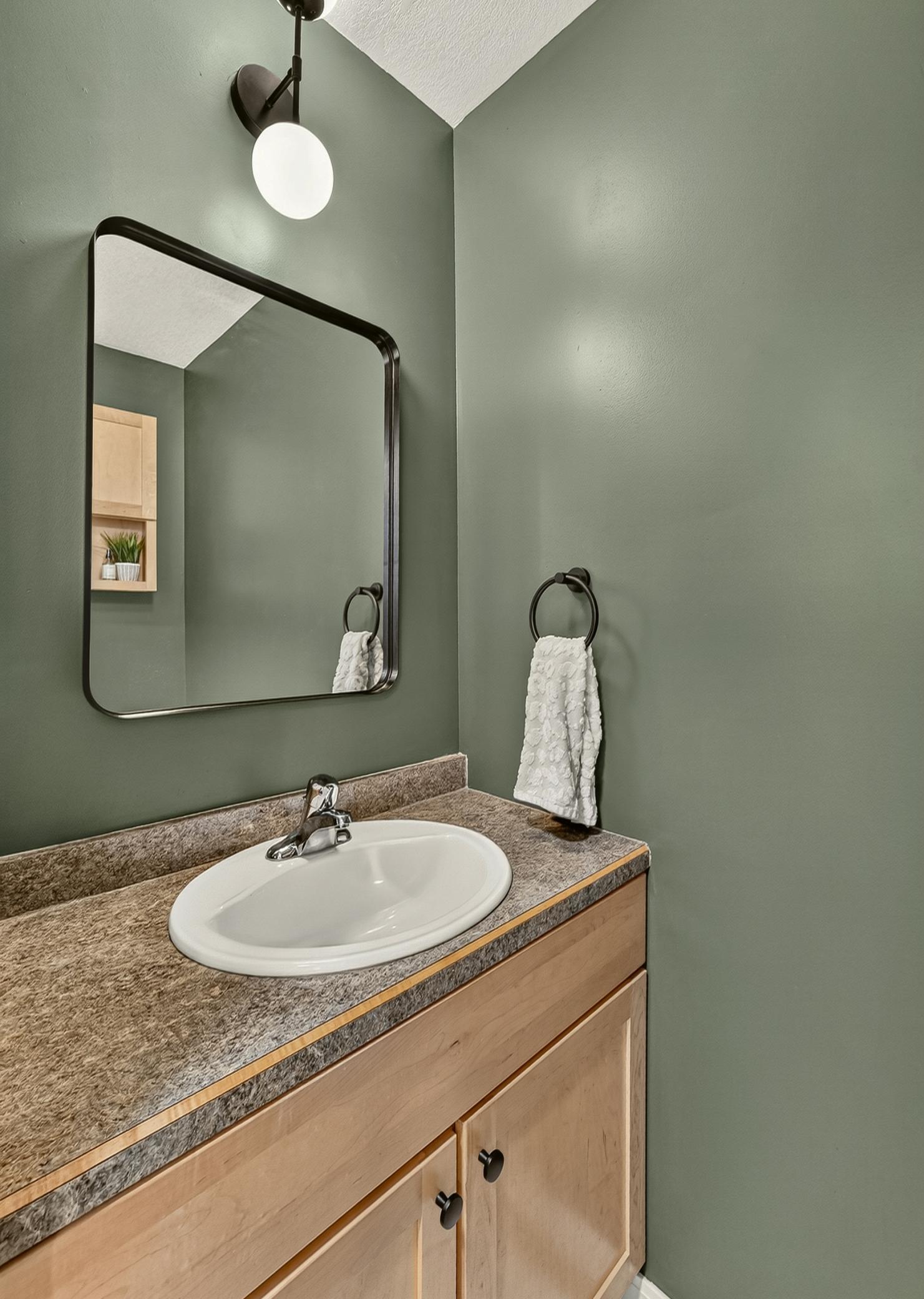 687 Shardlow Place Ne Property Photo 11