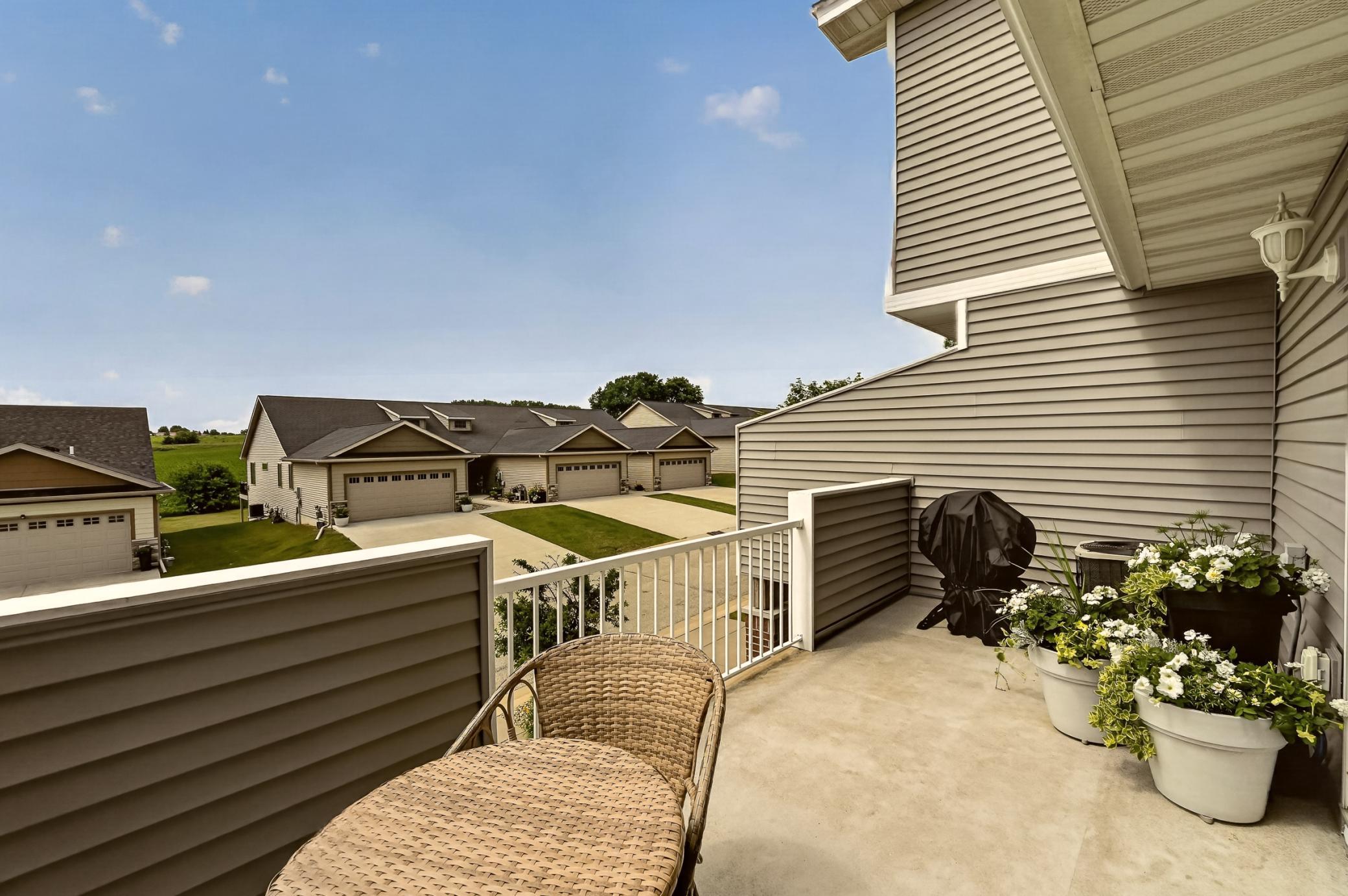 687 Shardlow Place Ne Property Photo 19