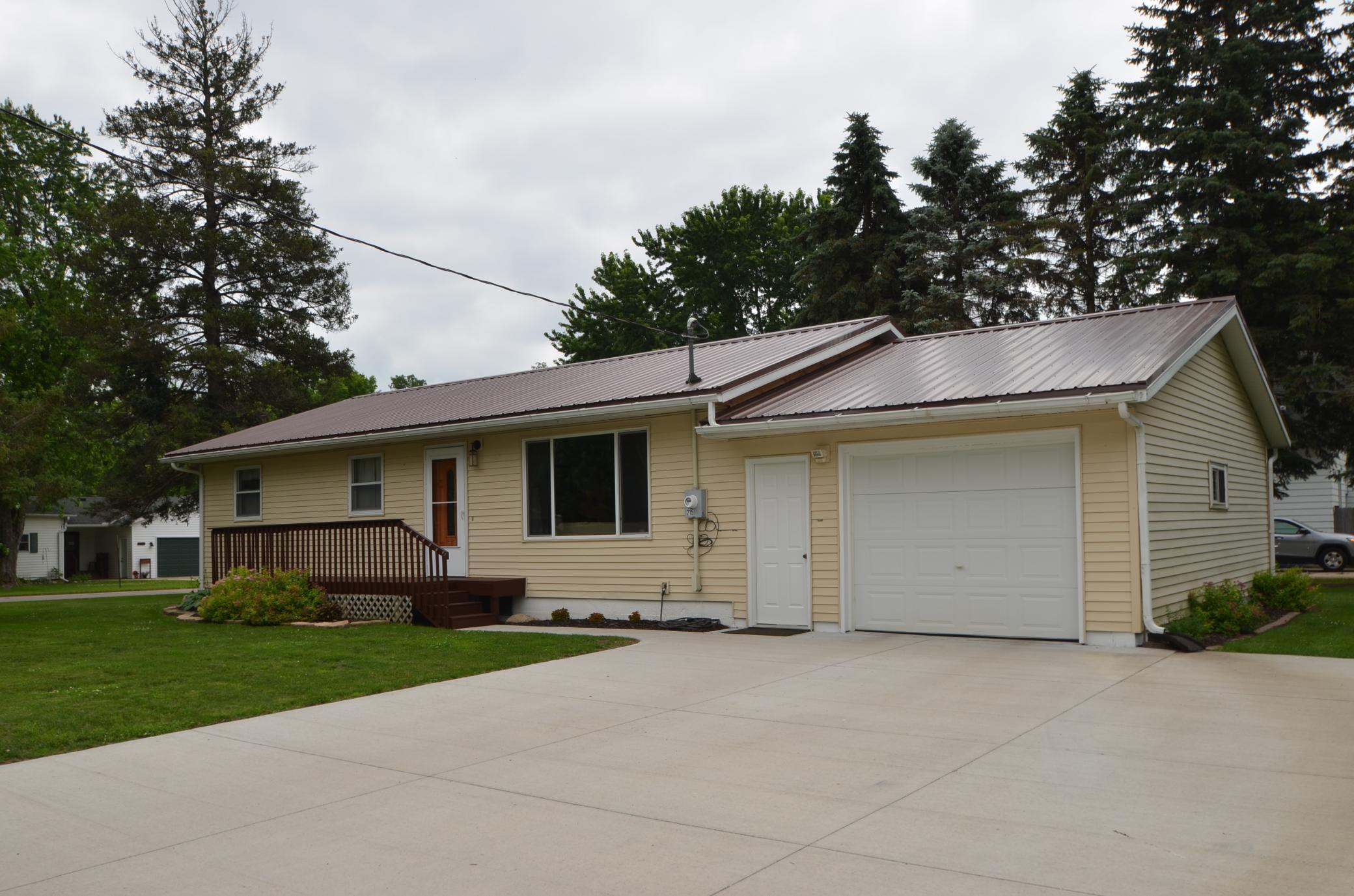 215 Rails Avenue W Property Photo 1