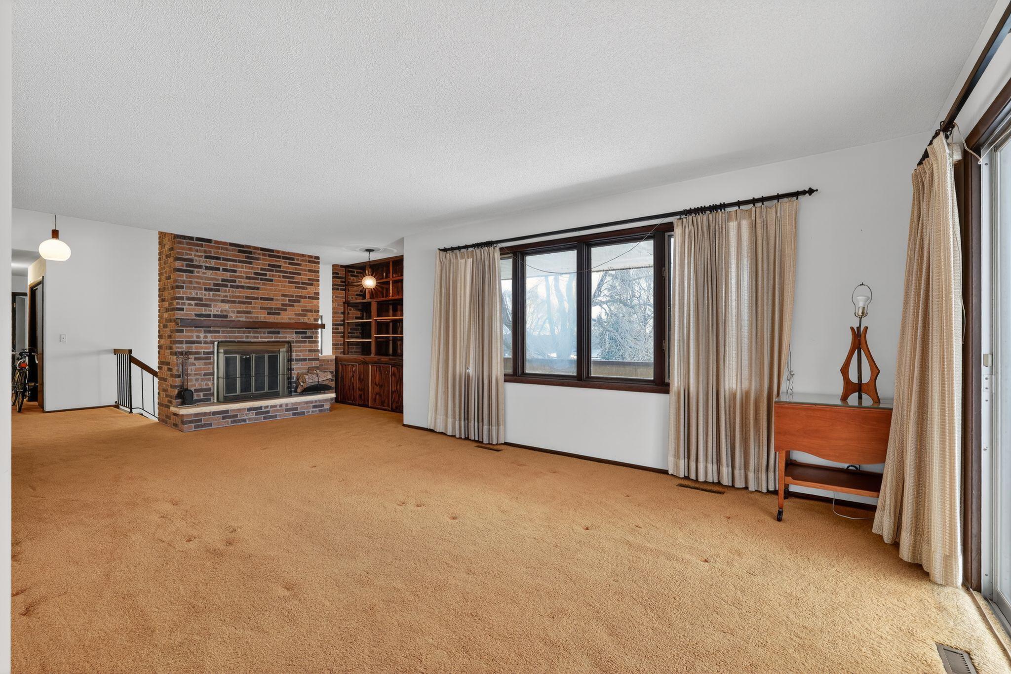 8730 Summit Drive Property Photo 3