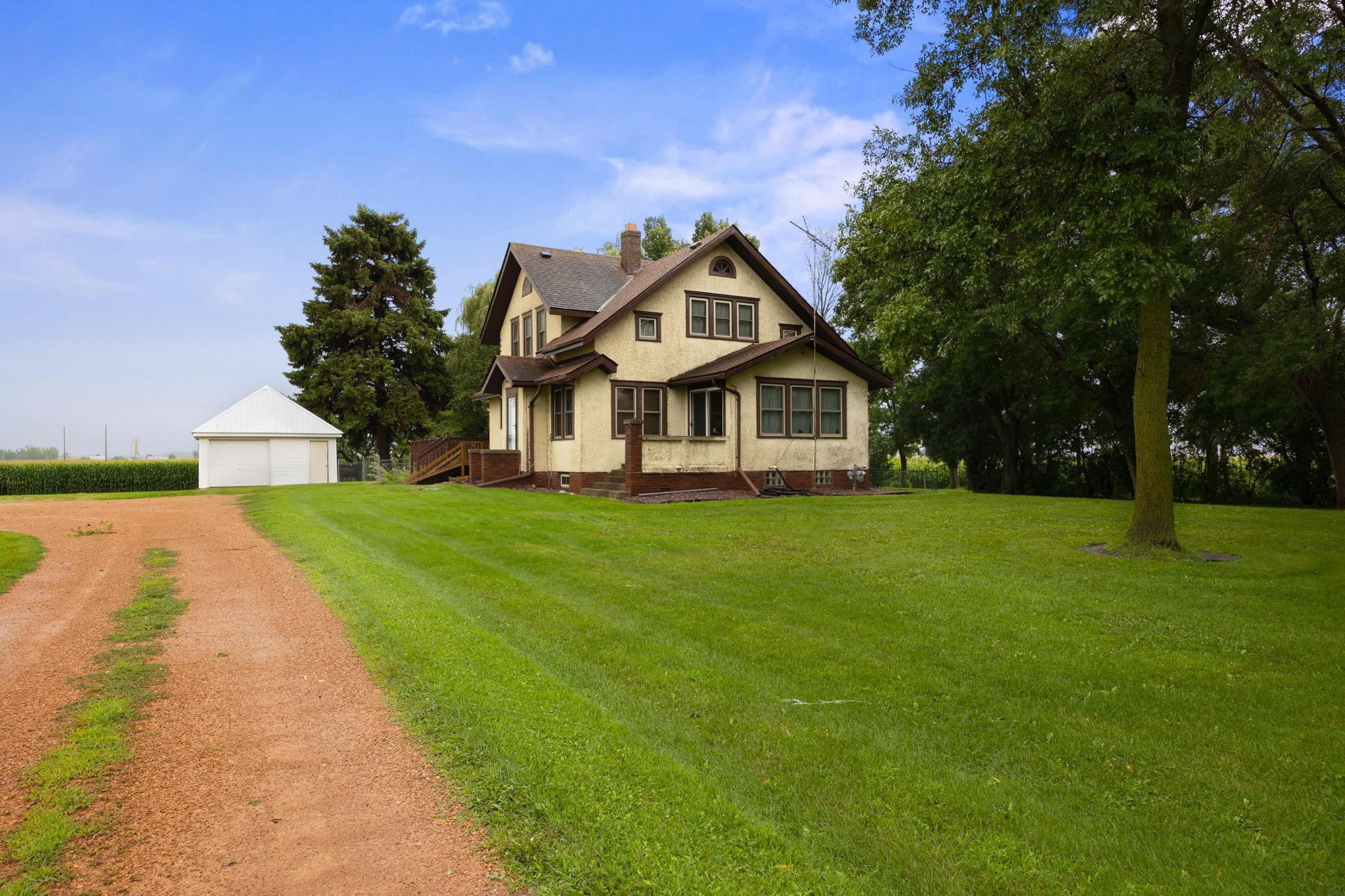 1250 Highway 7 E Property Photo 2
