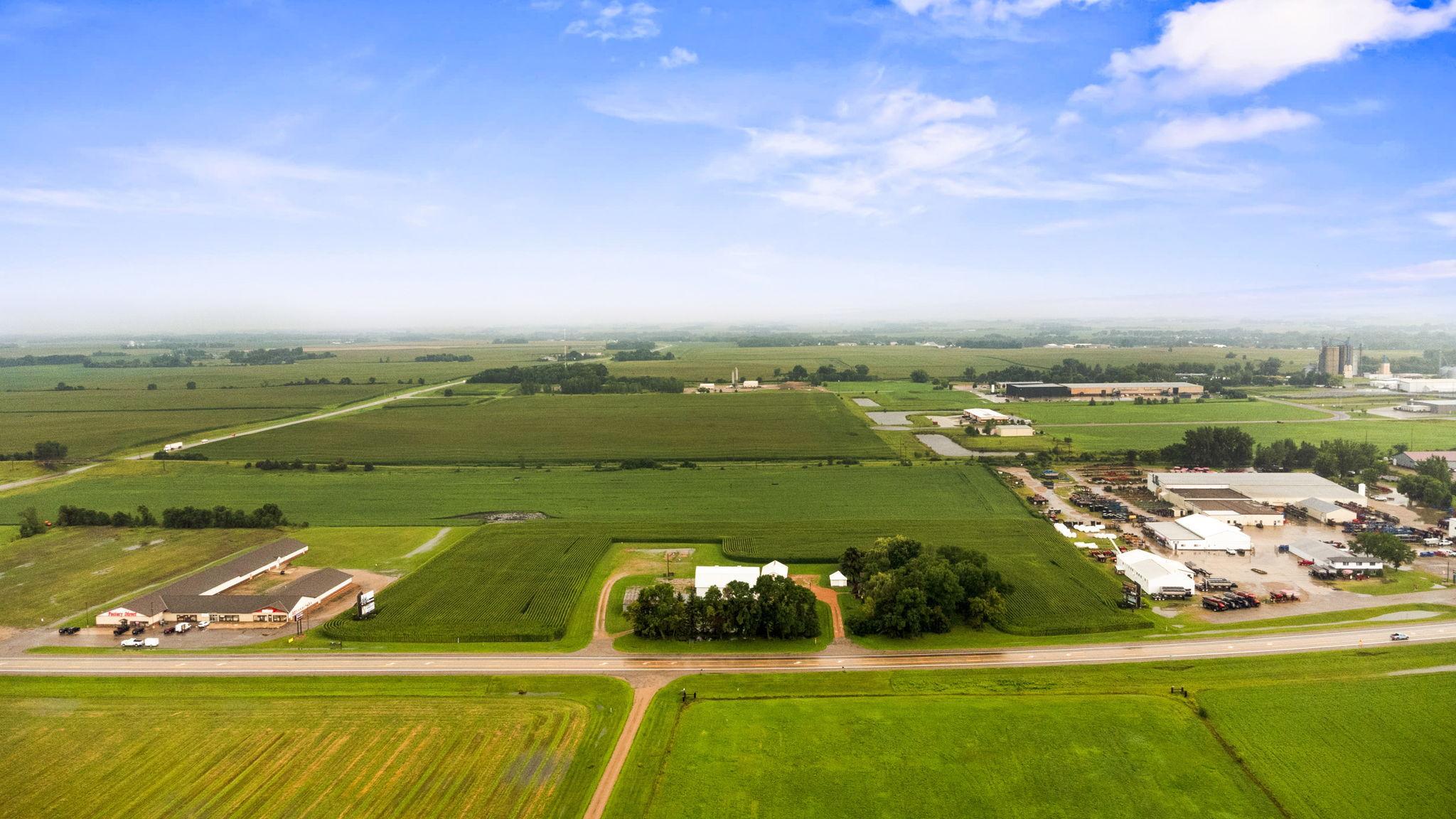 1250 Highway 7 E Property Photo 9