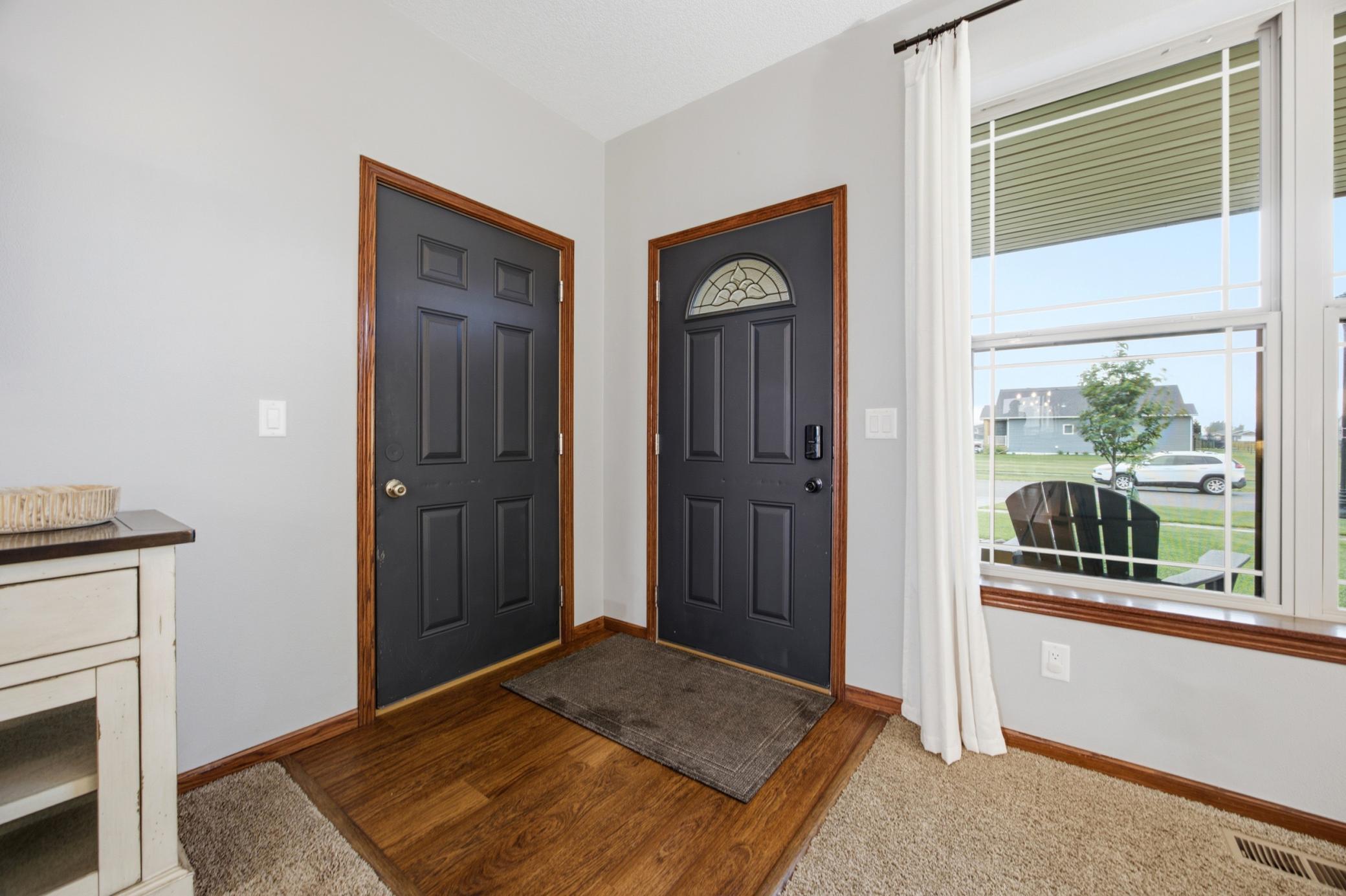 90 6th Street E Property Photo 4