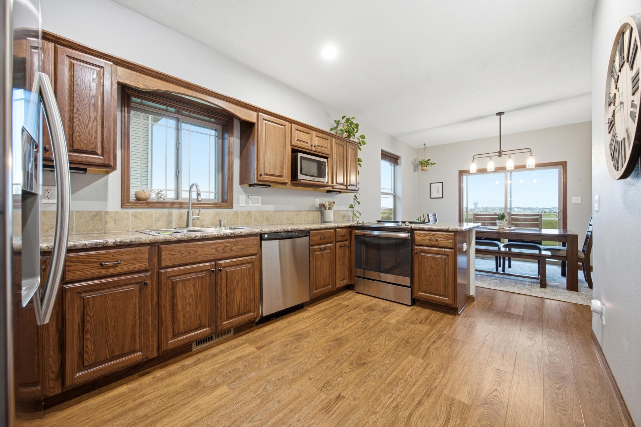 90 6th Street E Property Photo 8