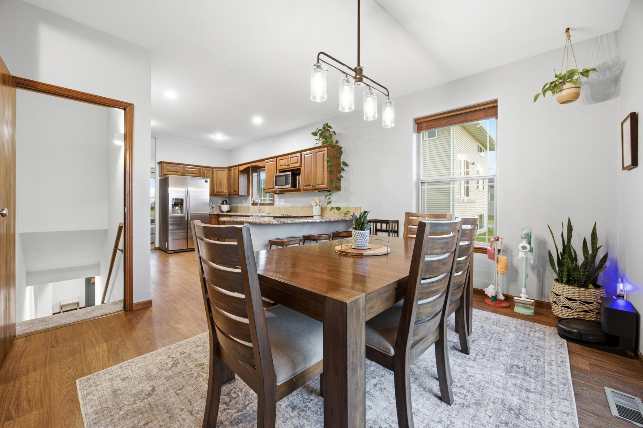 90 6th Street E Property Photo 10