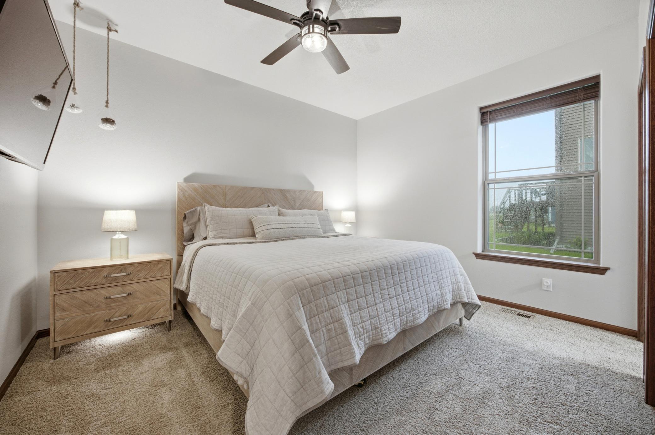 90 6th Street E Property Photo 12
