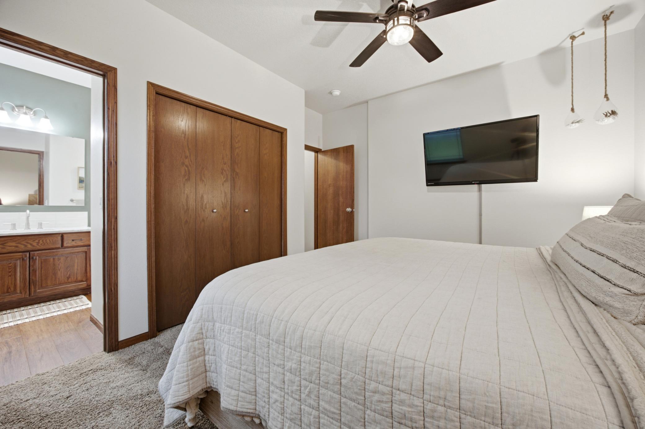 90 6th Street E Property Photo 13