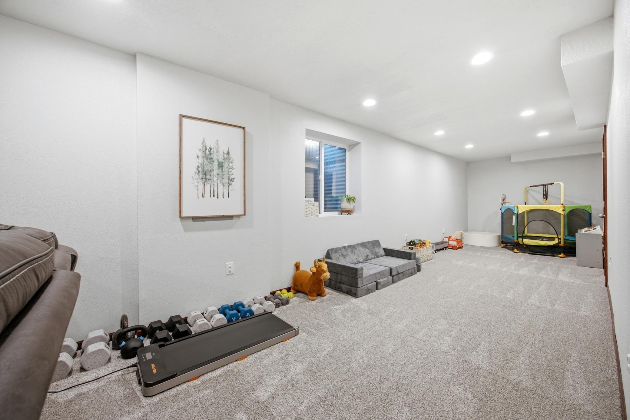 90 6th Street E Property Photo 20