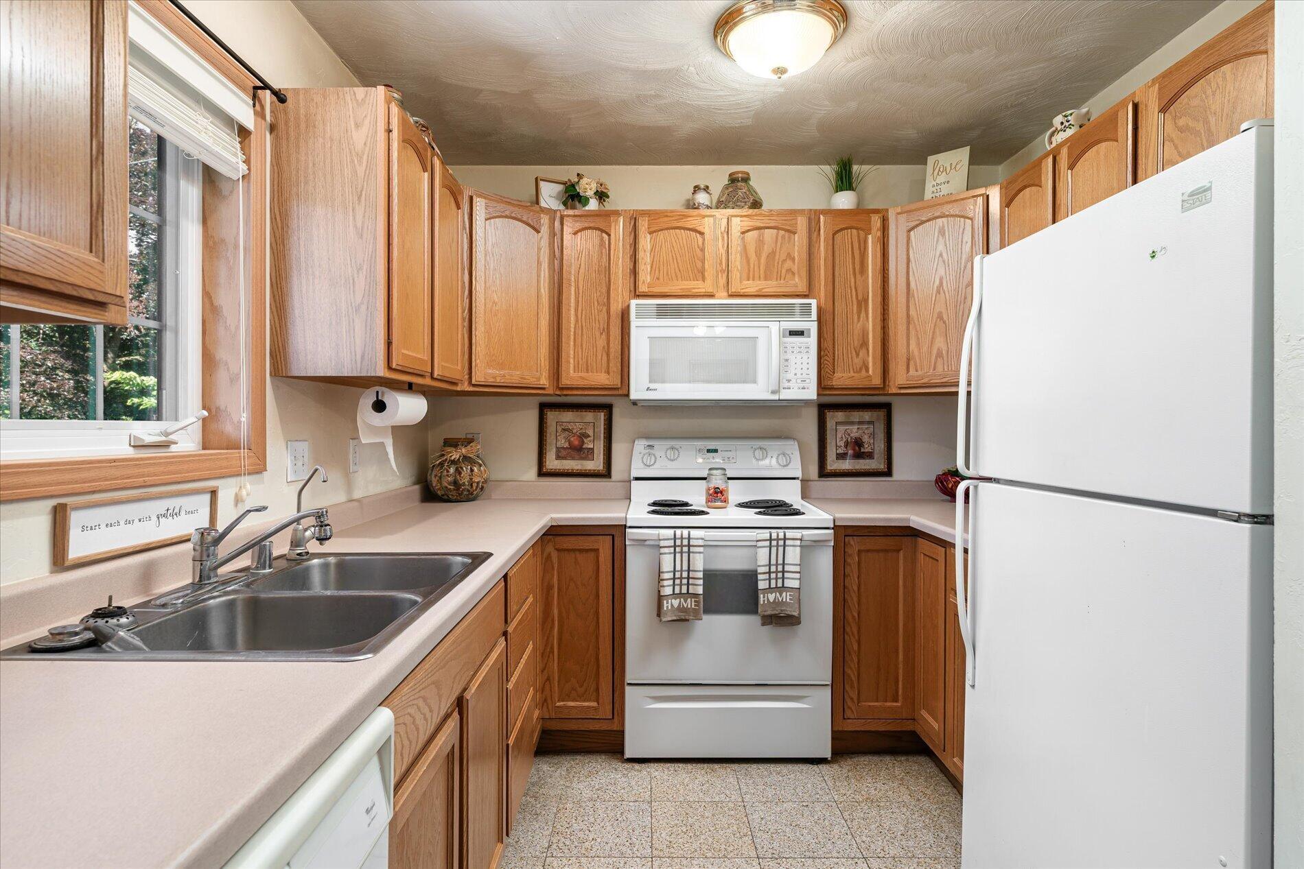 808 Cedar Drive B Property Photo 10