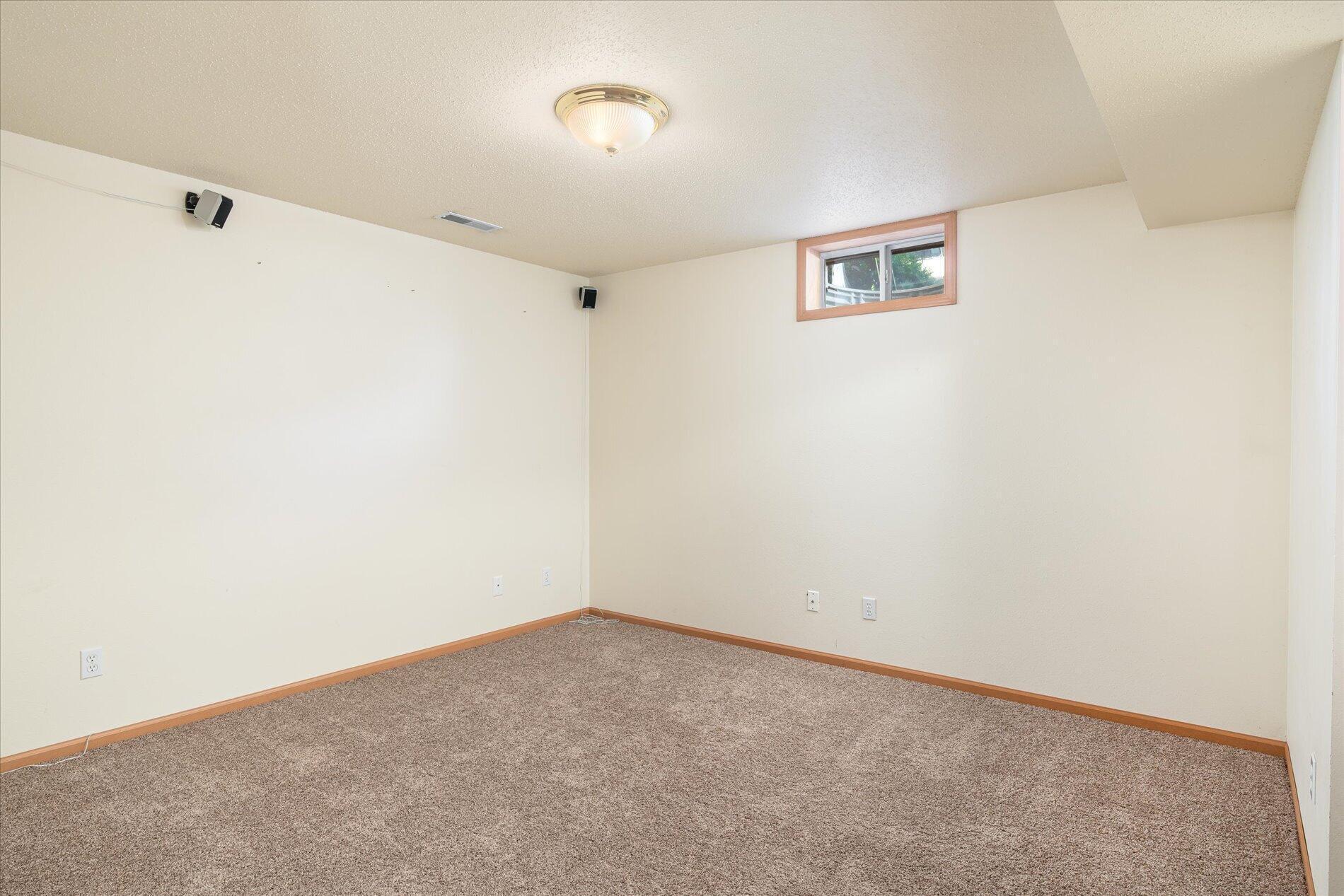 808 Cedar Drive B Property Photo 17