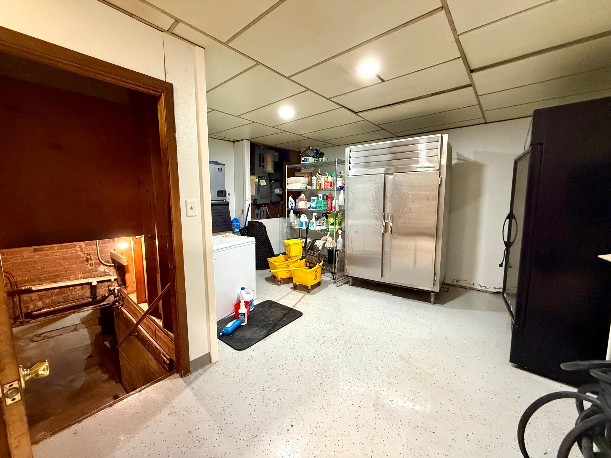 110 Main Street N Property Photo 28