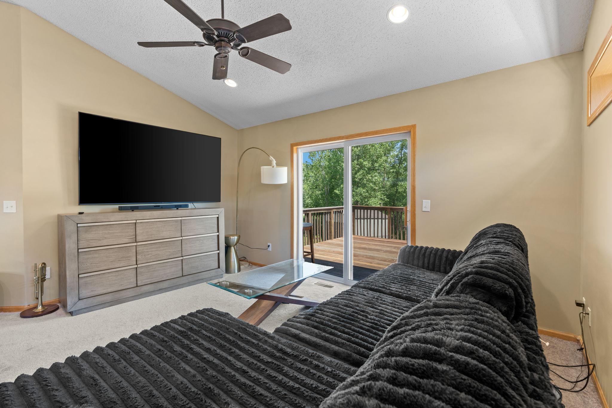 18962 Helen Way Property Photo 6