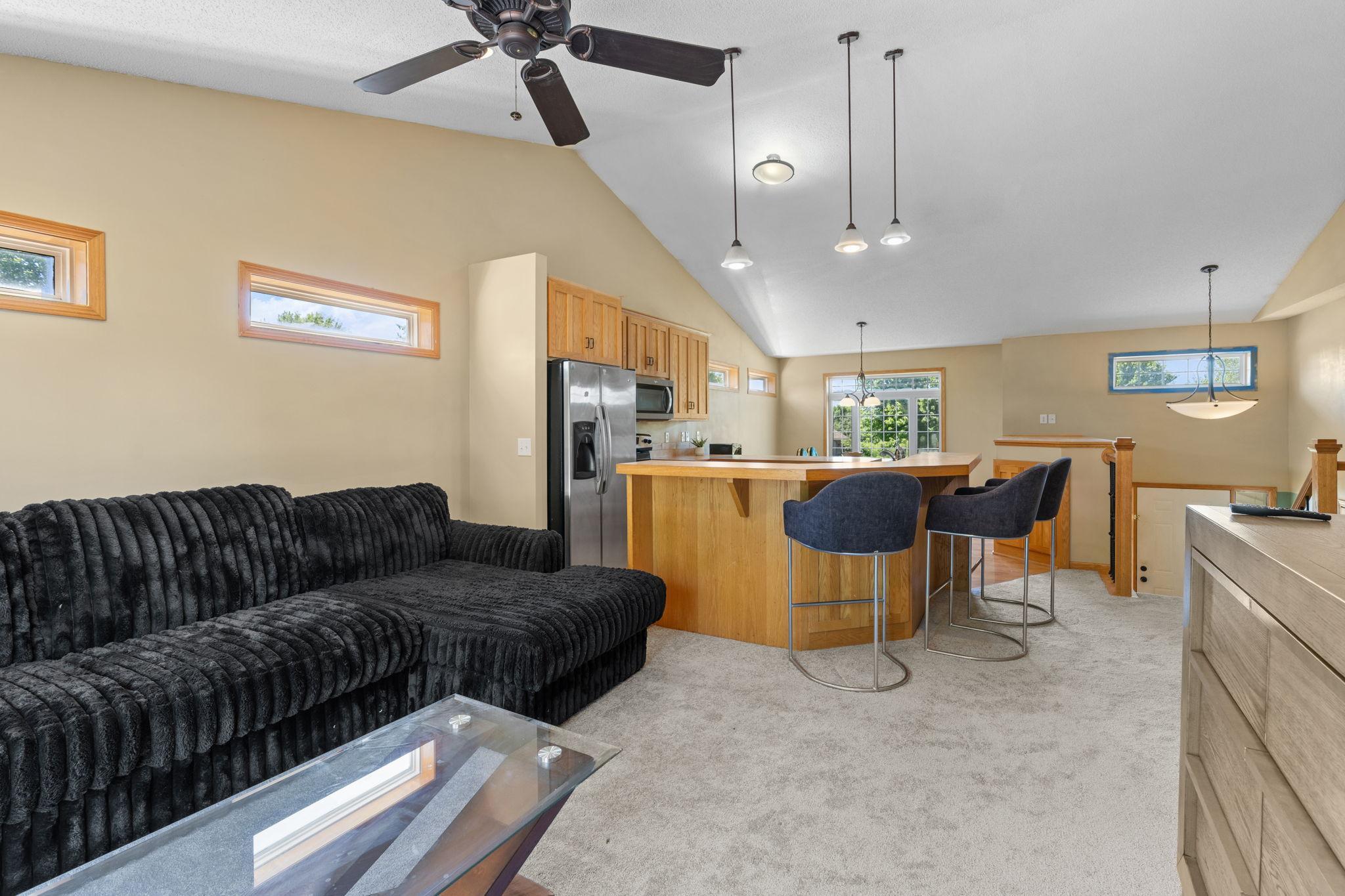 18962 Helen Way Property Photo 7