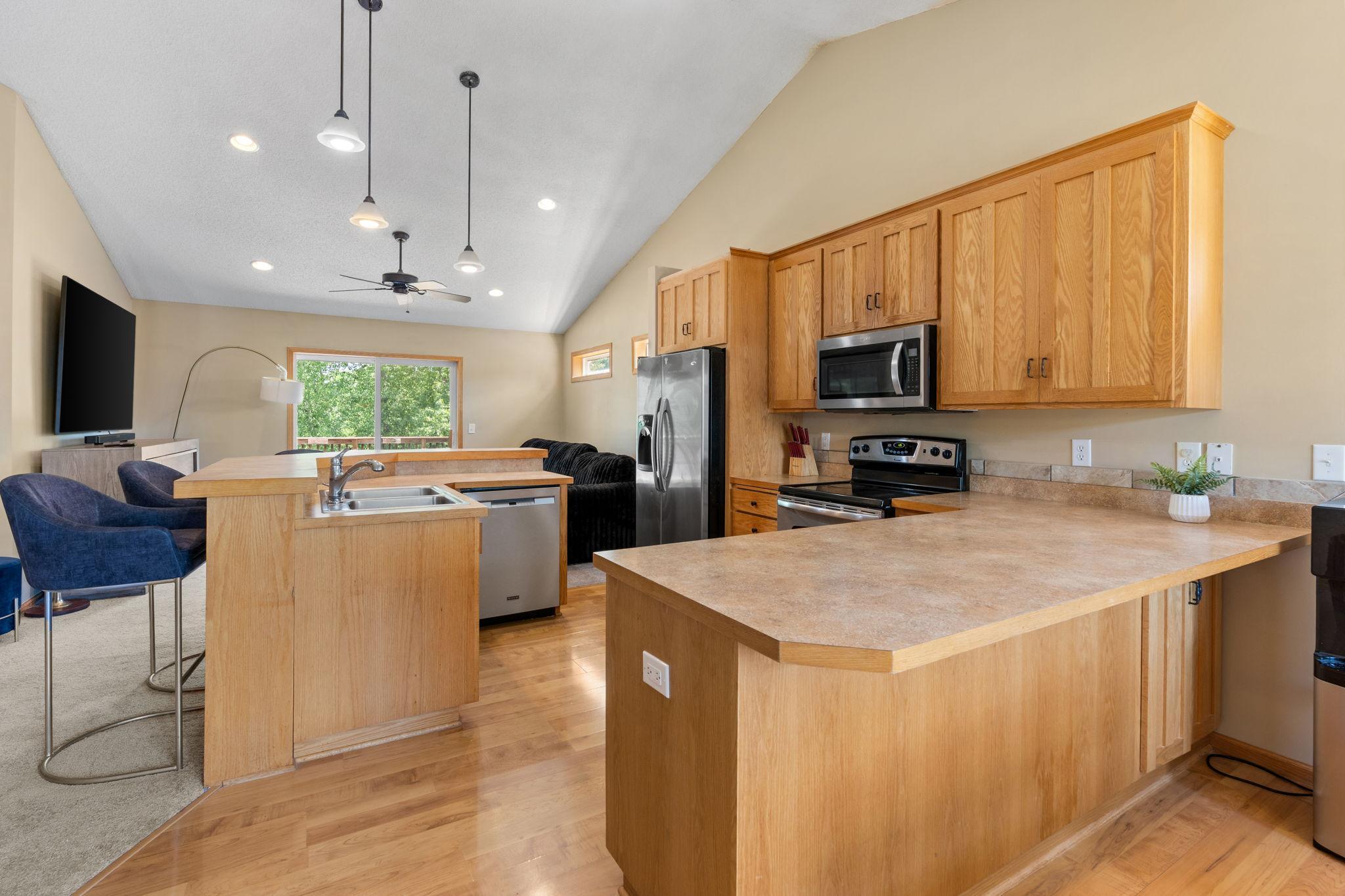 18962 Helen Way Property Photo 9