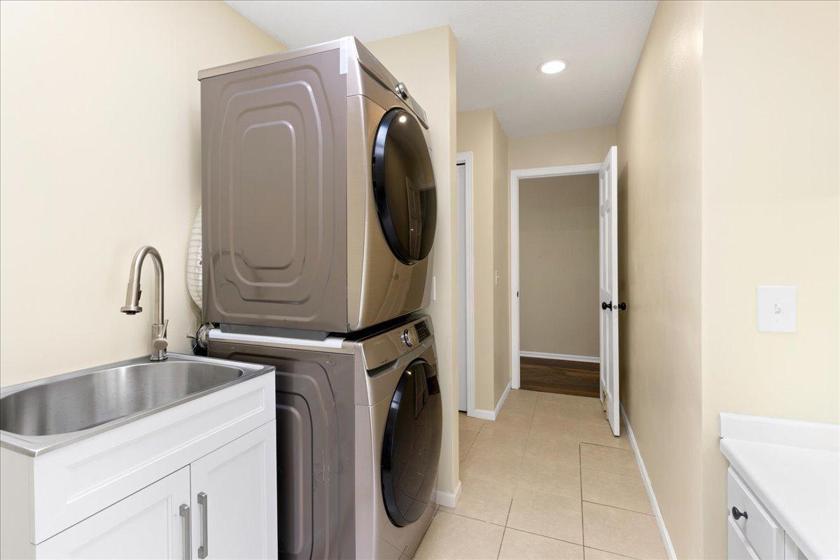 660 Riverview Drive 620 Property Photo 12