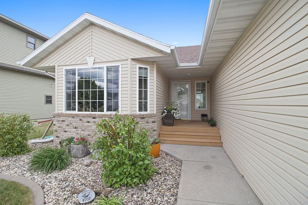 610 3rd Street E Property Photo 2