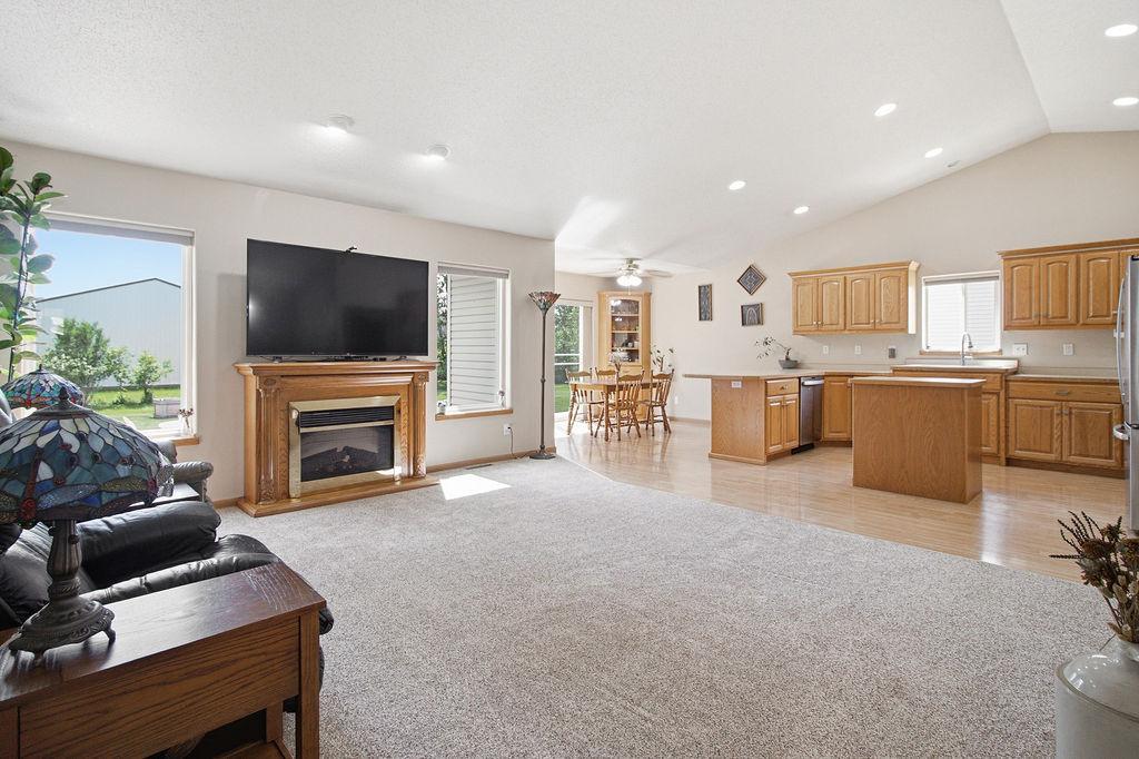 610 3rd Street E Property Photo 4