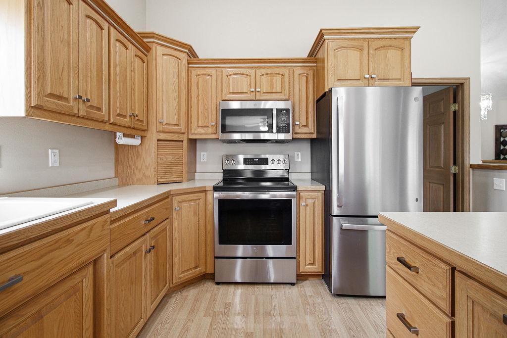 610 3rd Street E Property Photo 6