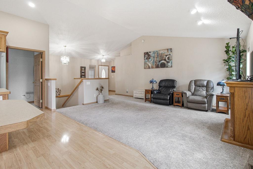 610 3rd Street E Property Photo 8