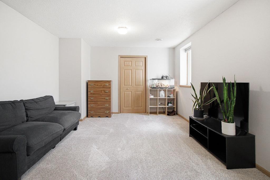 610 3rd Street E Property Photo 18