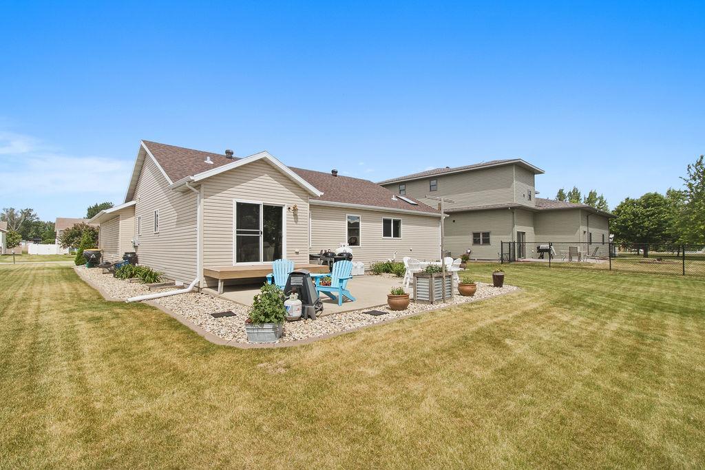 610 3rd Street E Property Photo 24