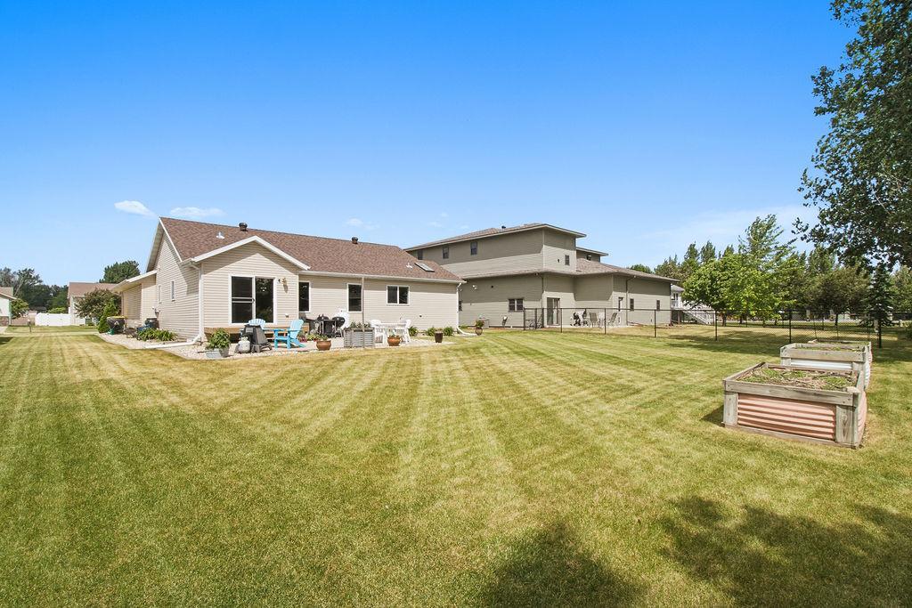 610 3rd Street E Property Photo 25