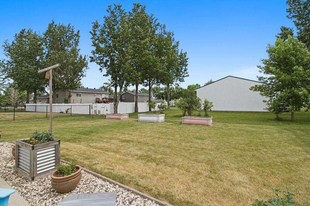 610 3rd Street E Property Photo 26