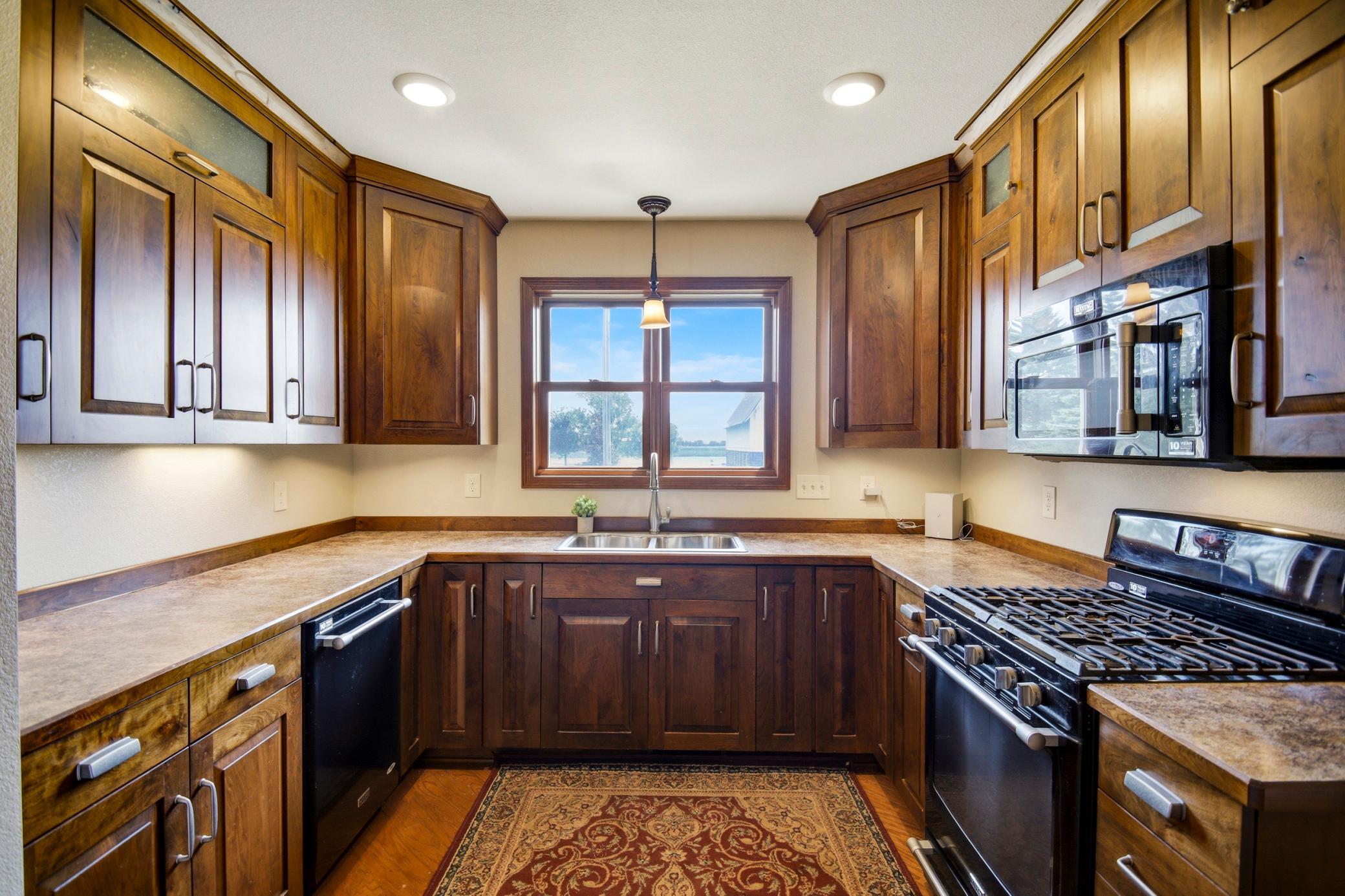 8169 Highway 30 E Property Photo 4