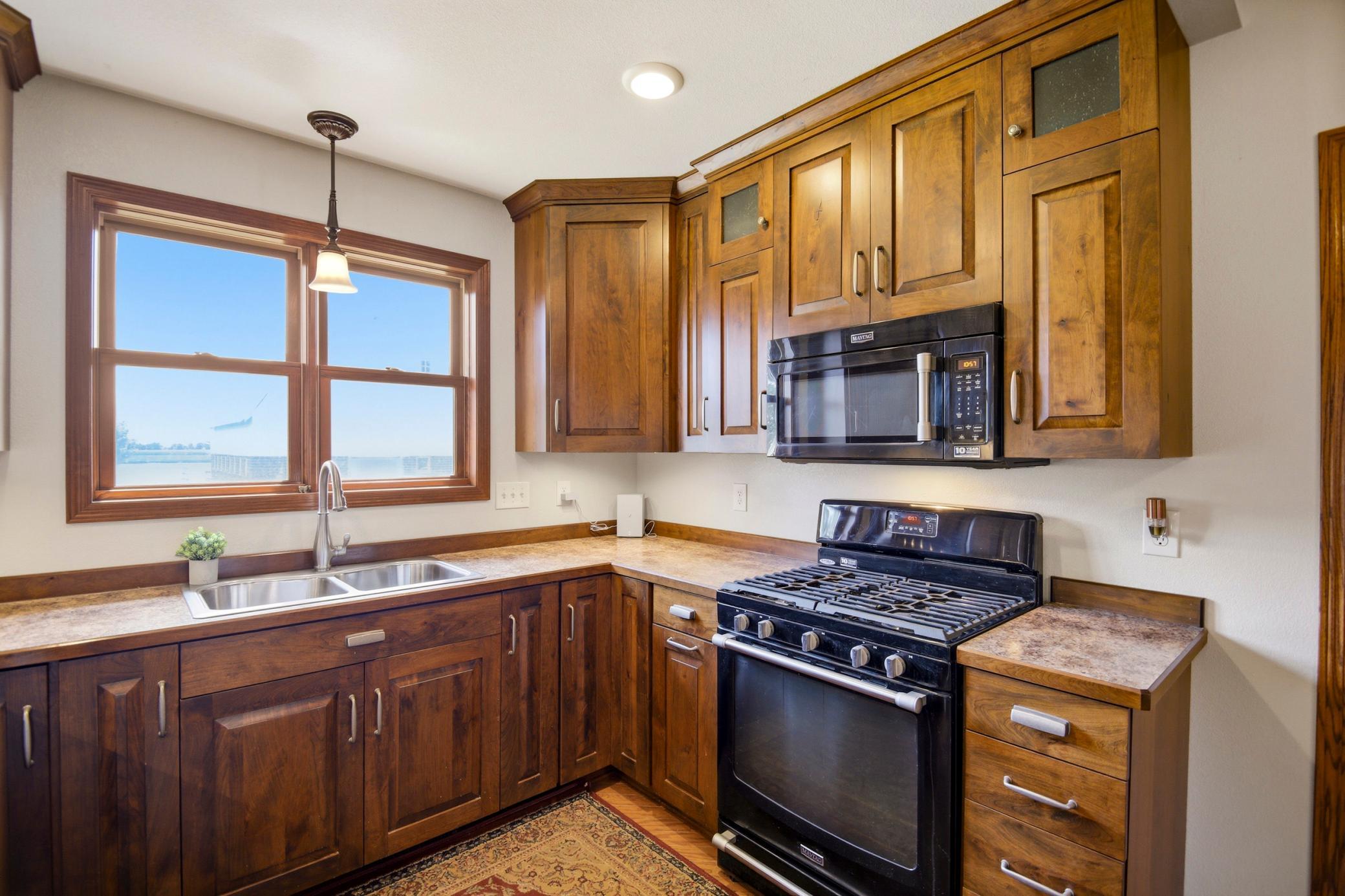 8169 Highway 30 E Property Photo 5
