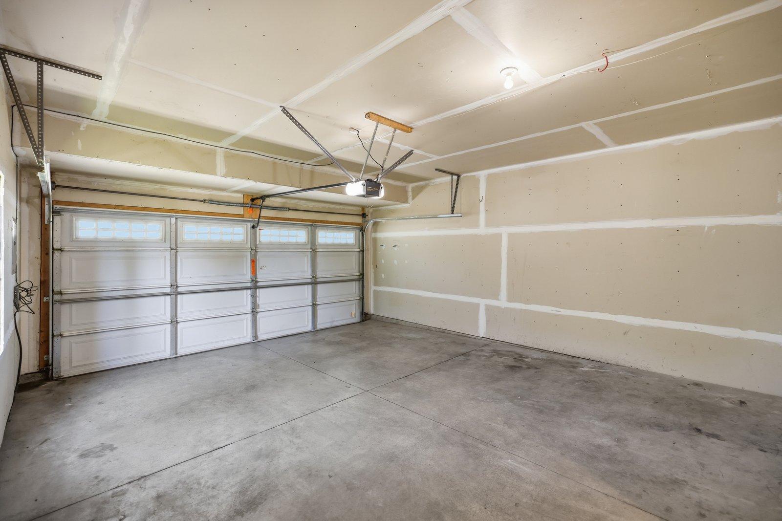 3045 Cutters Grove Avenue Property Photo 26