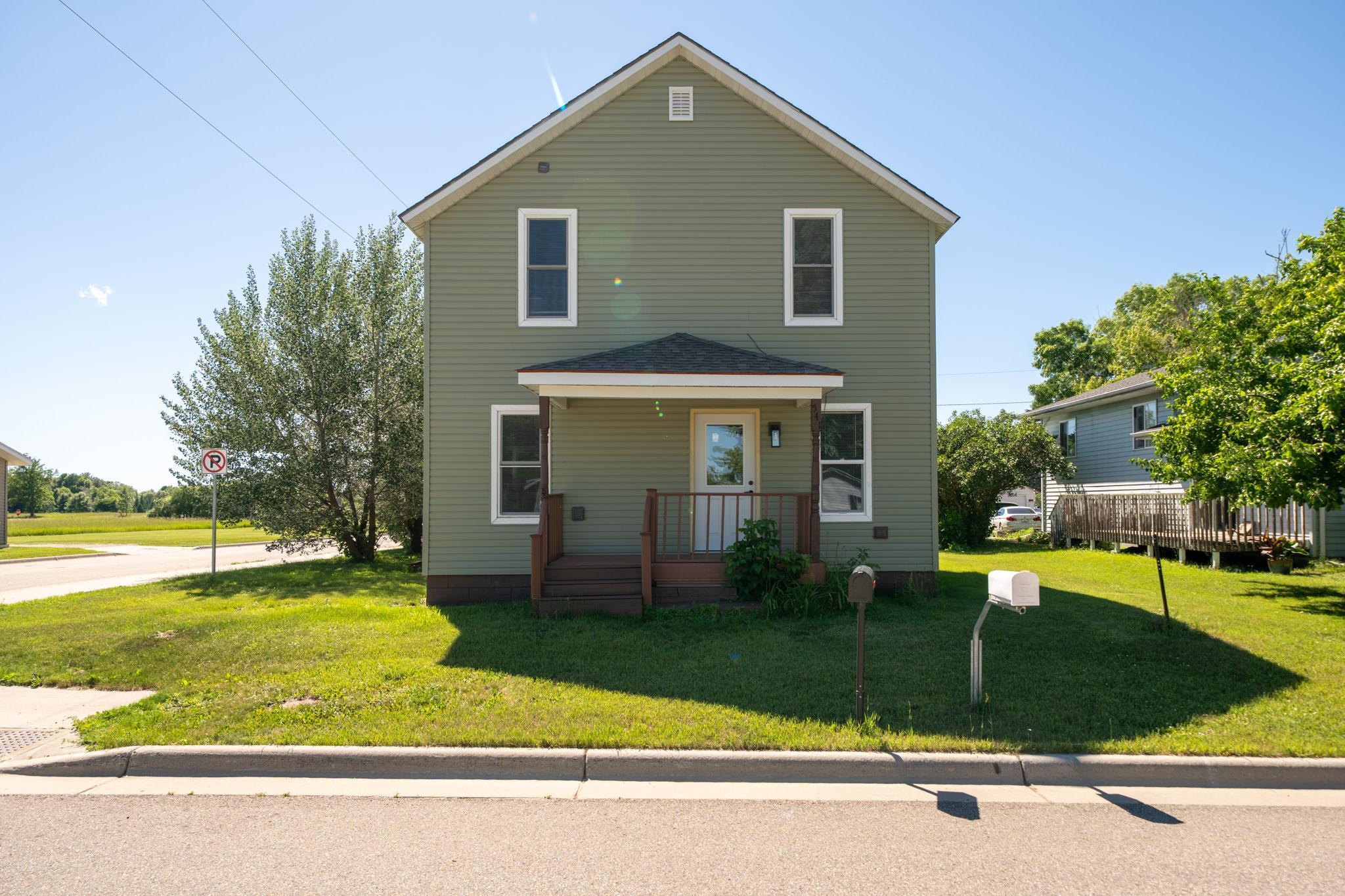 541 5th Street Se Property Photo 1