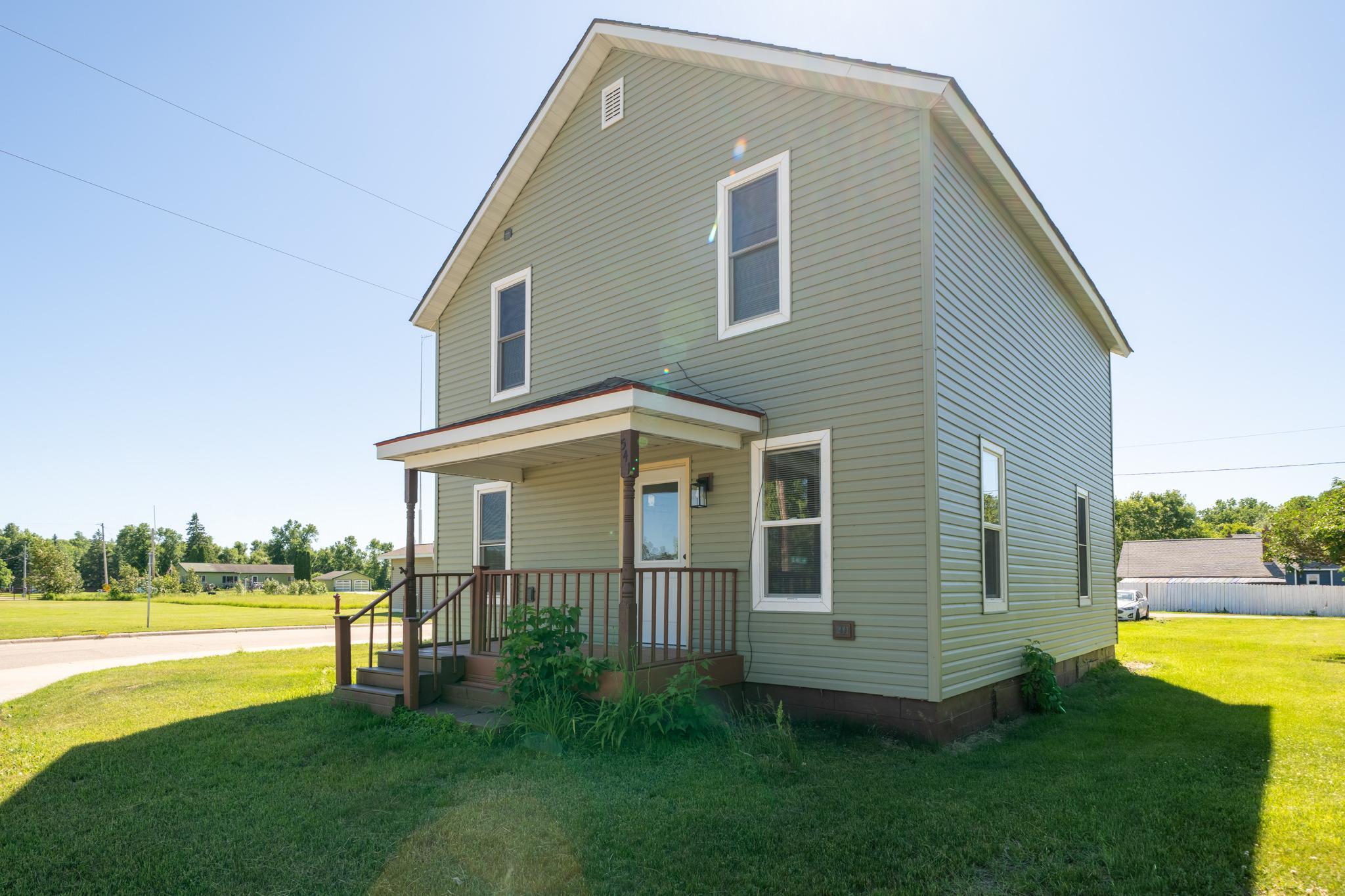 541 5th Street Se Property Photo 2