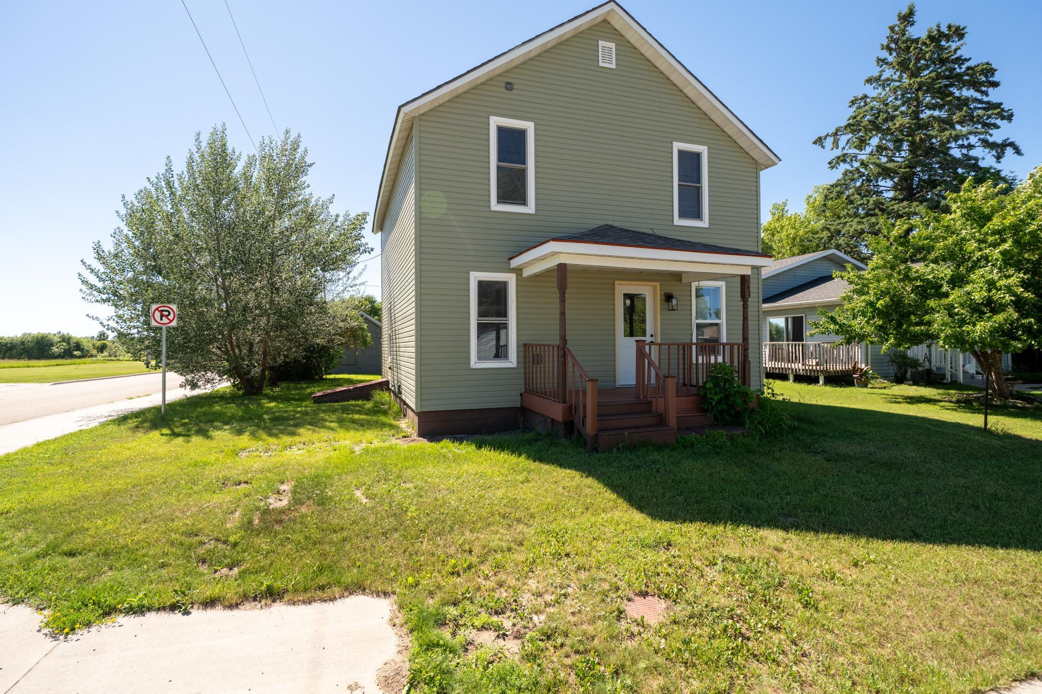 541 5th Street Se Property Photo 3