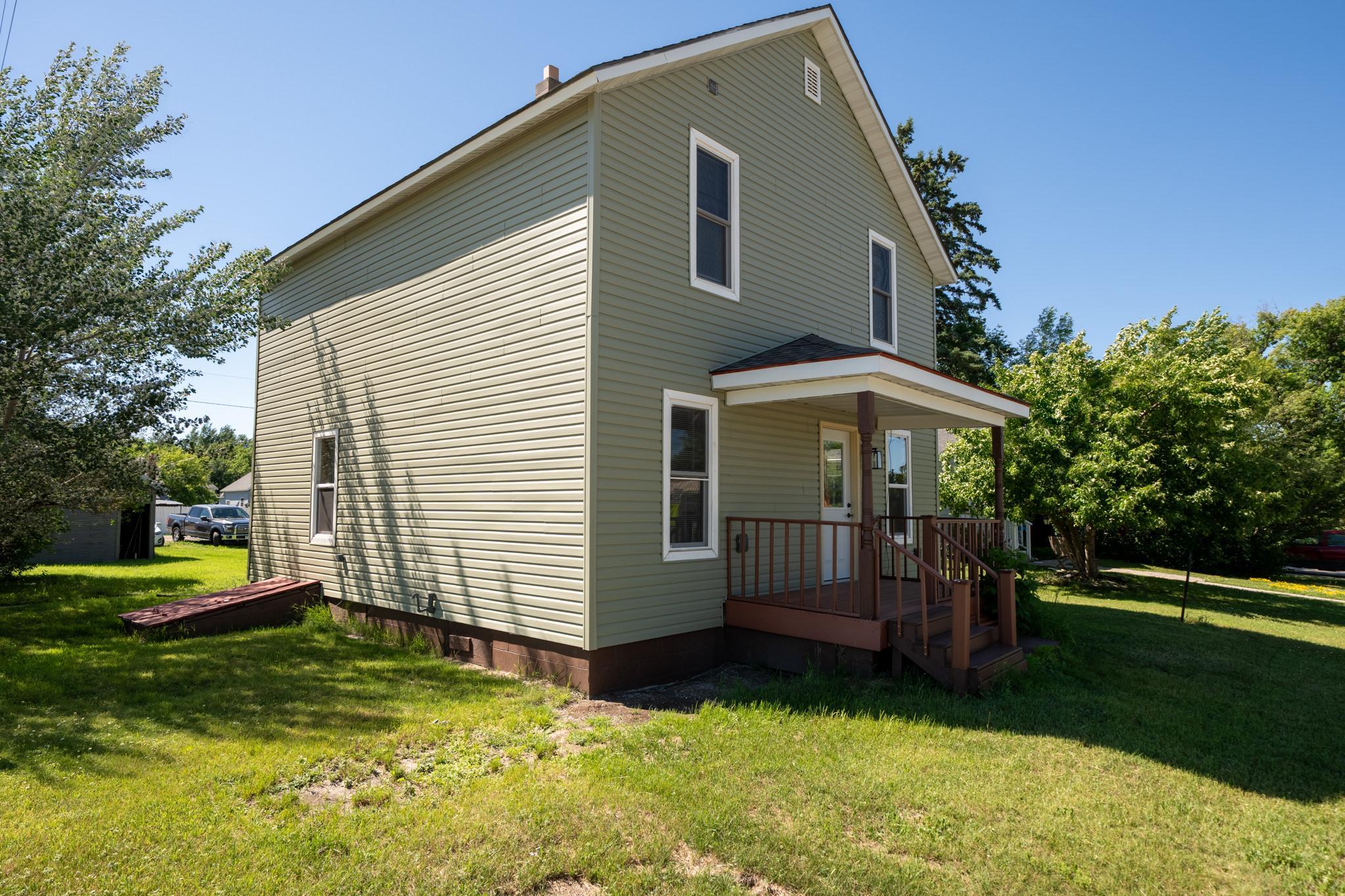 541 5th Street Se Property Photo 4