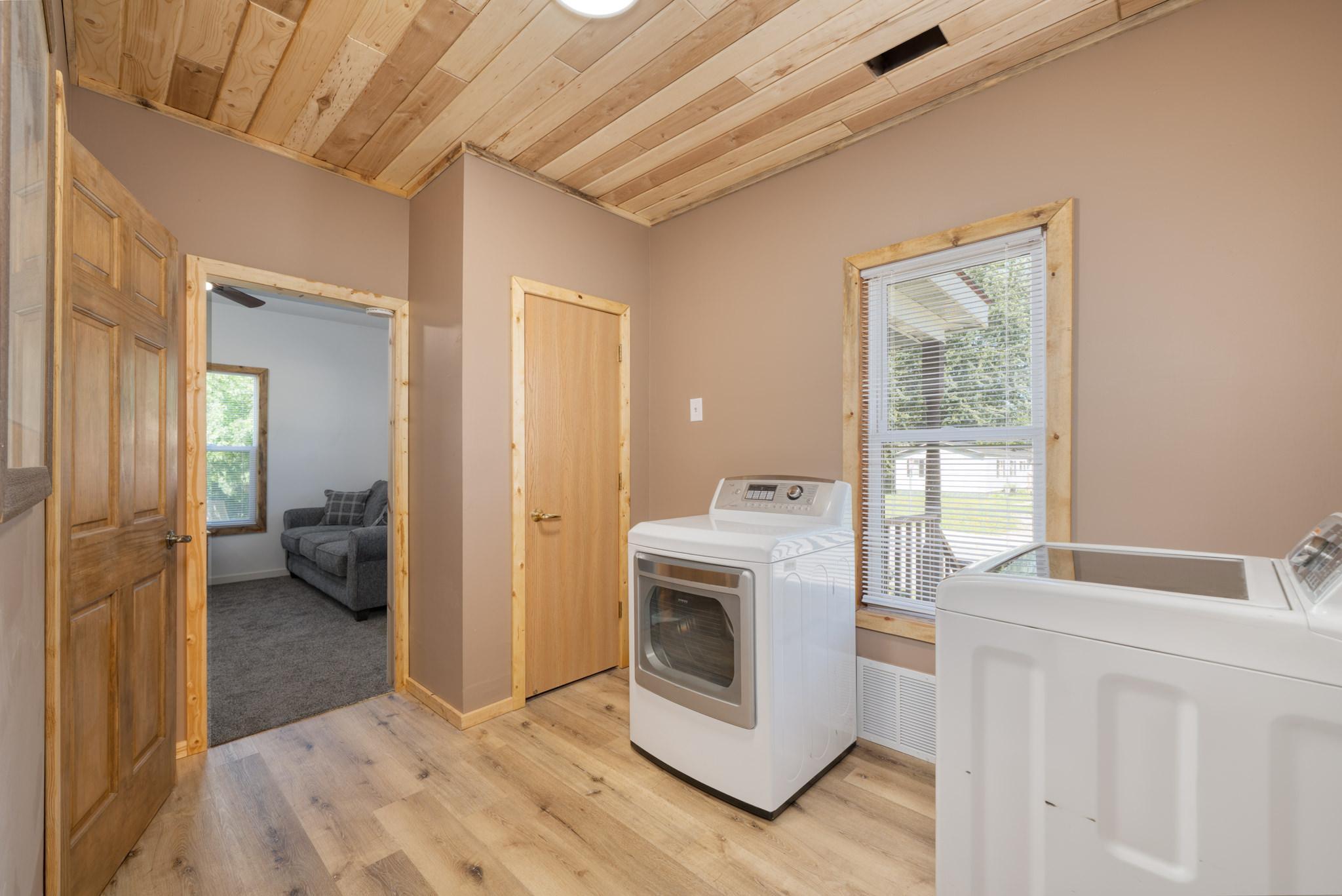 541 5th Street Se Property Photo 8