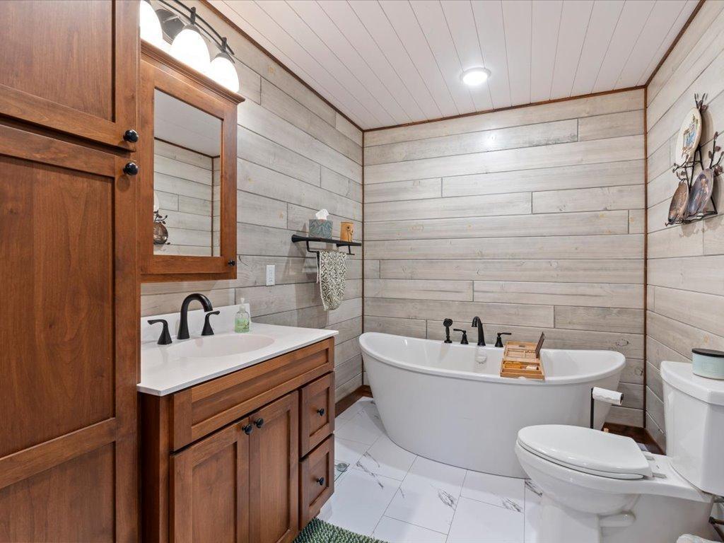 14390 Shoreview Drive Property Photo 14