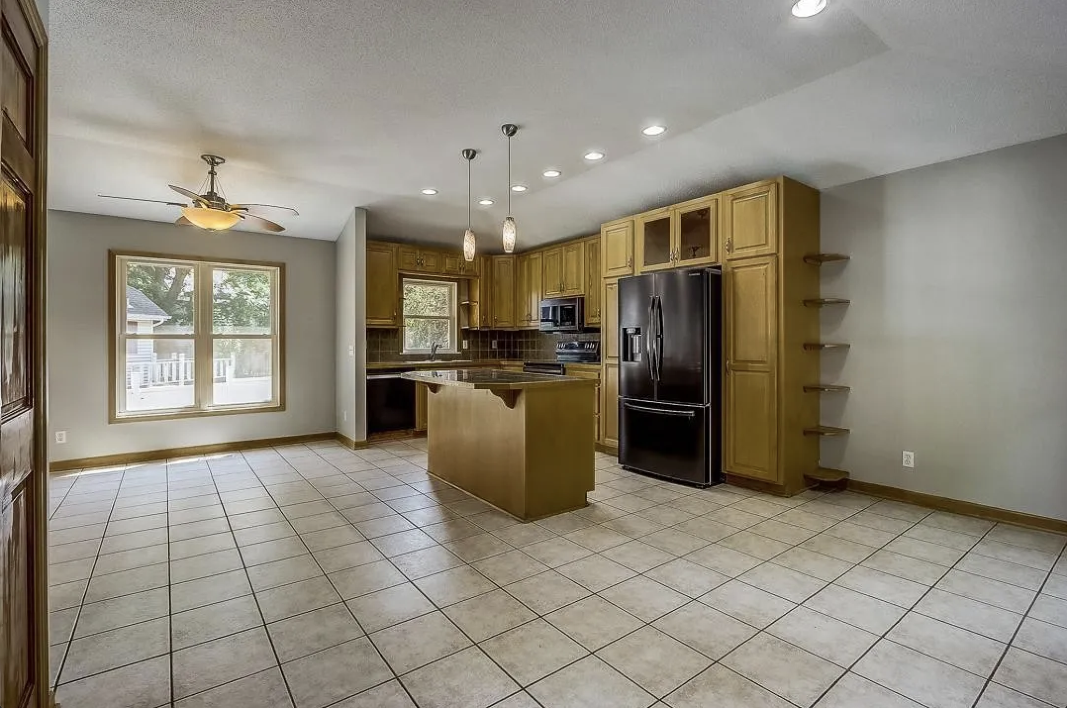 8778 Hawthorne Drive Property Photo 4