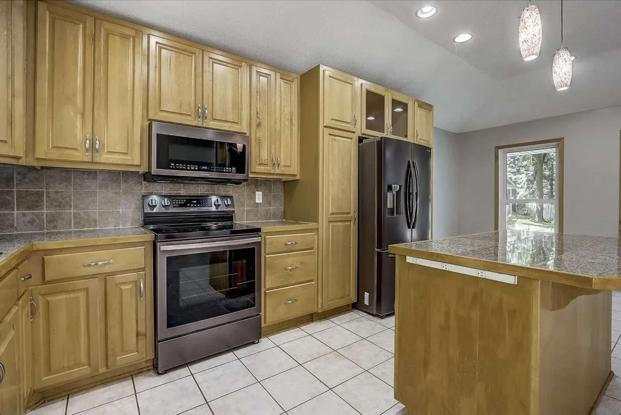 8778 Hawthorne Drive Property Photo 5