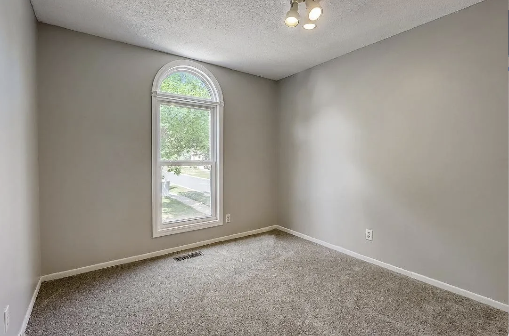 8778 Hawthorne Drive Property Photo 14
