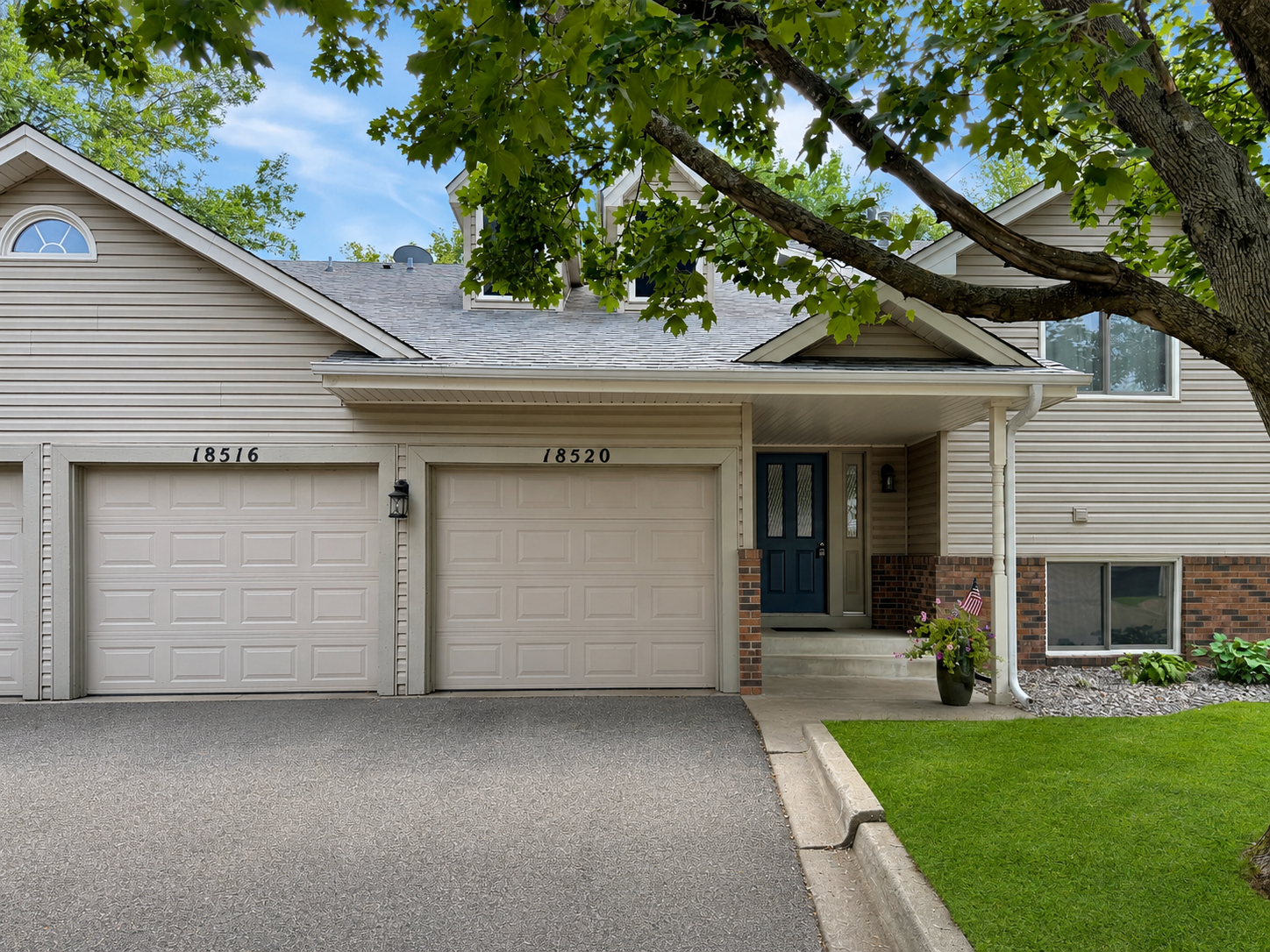 18516 Creeks Bend Drive Property Photo 1