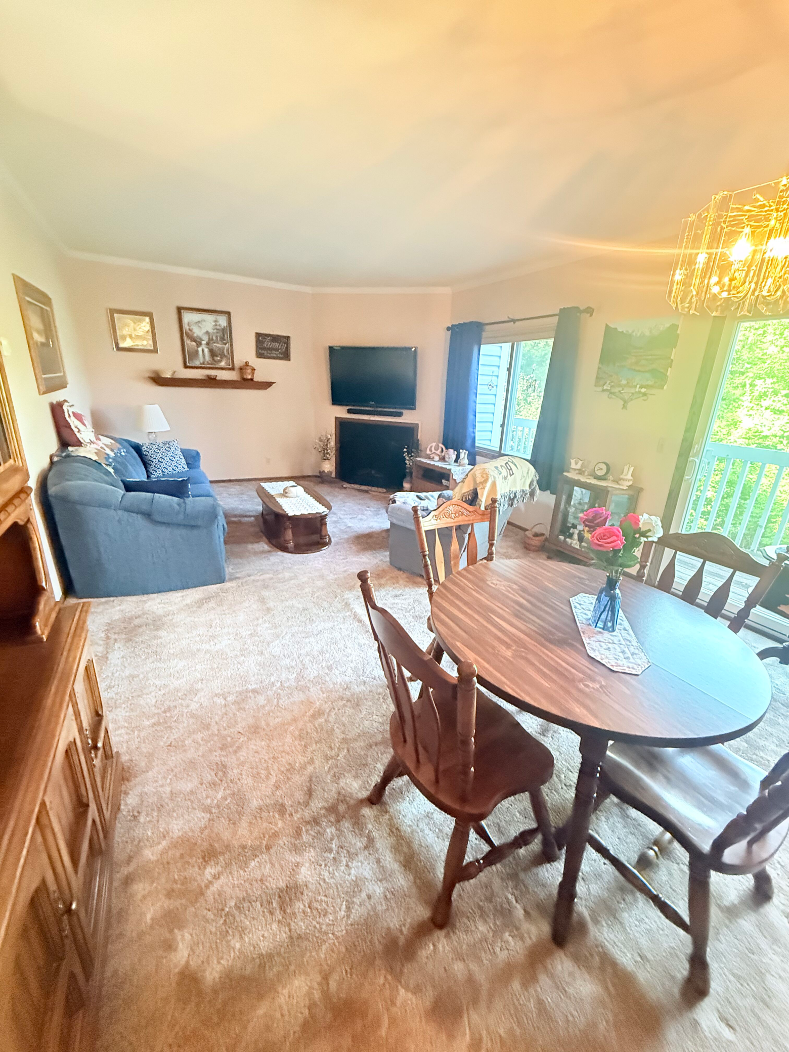 2224 Tower Court Property Photo 4