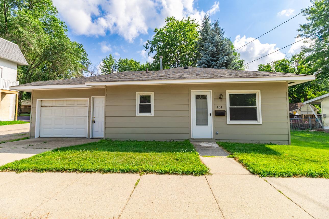 404 2nd Street W Property Photo 1