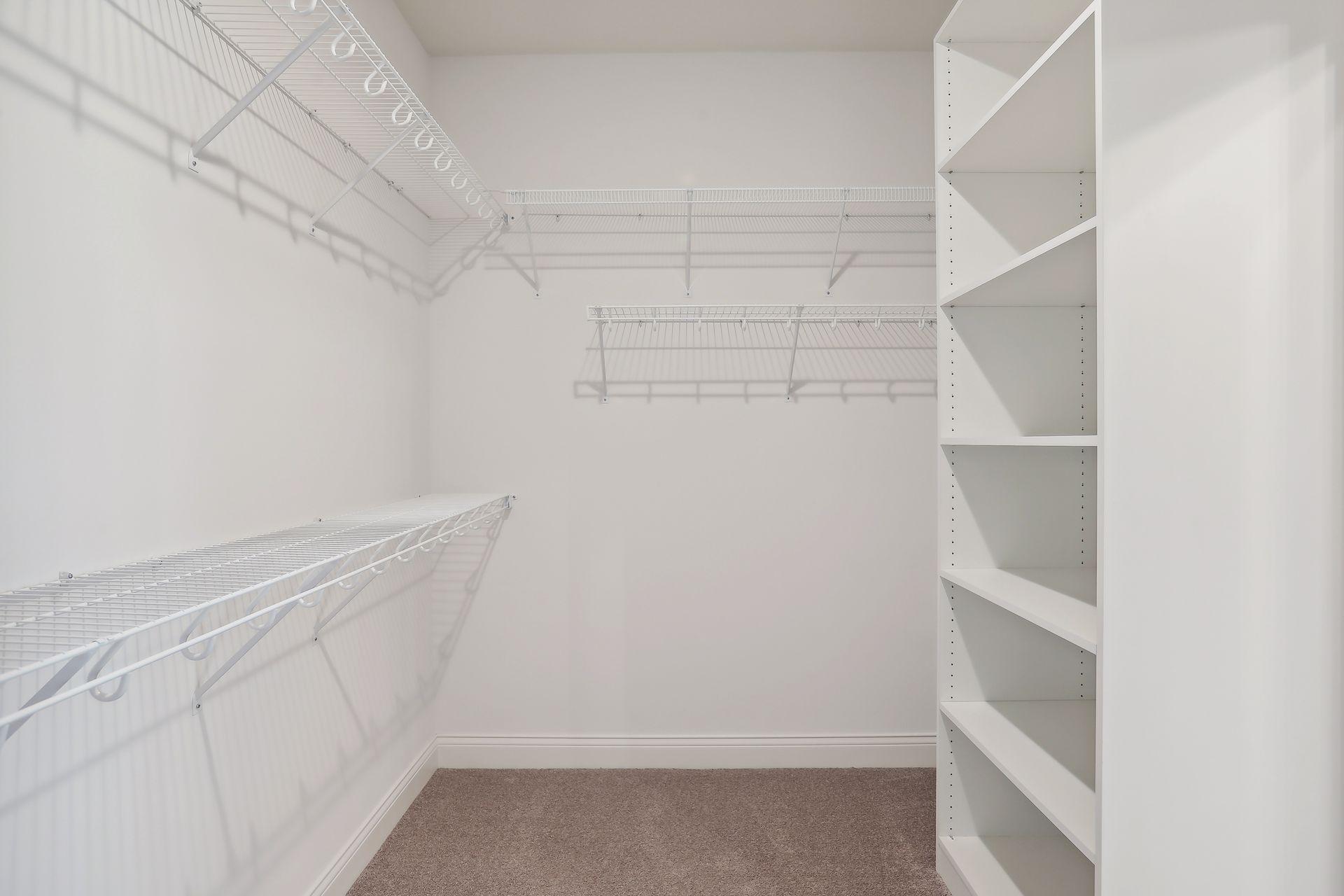 3814 Queensland Circle N Property Photo 10